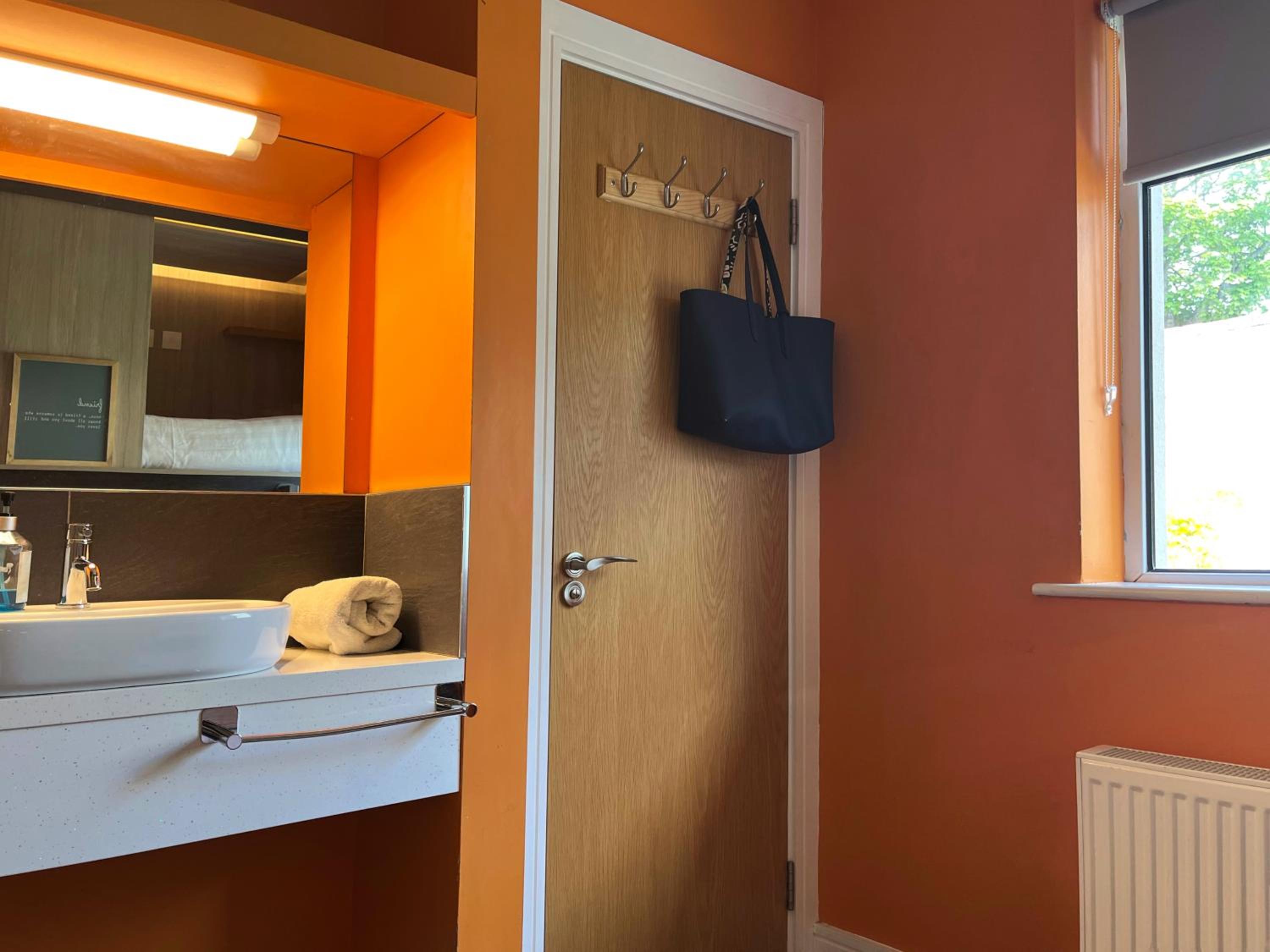 Quadruple Room - Photo 7