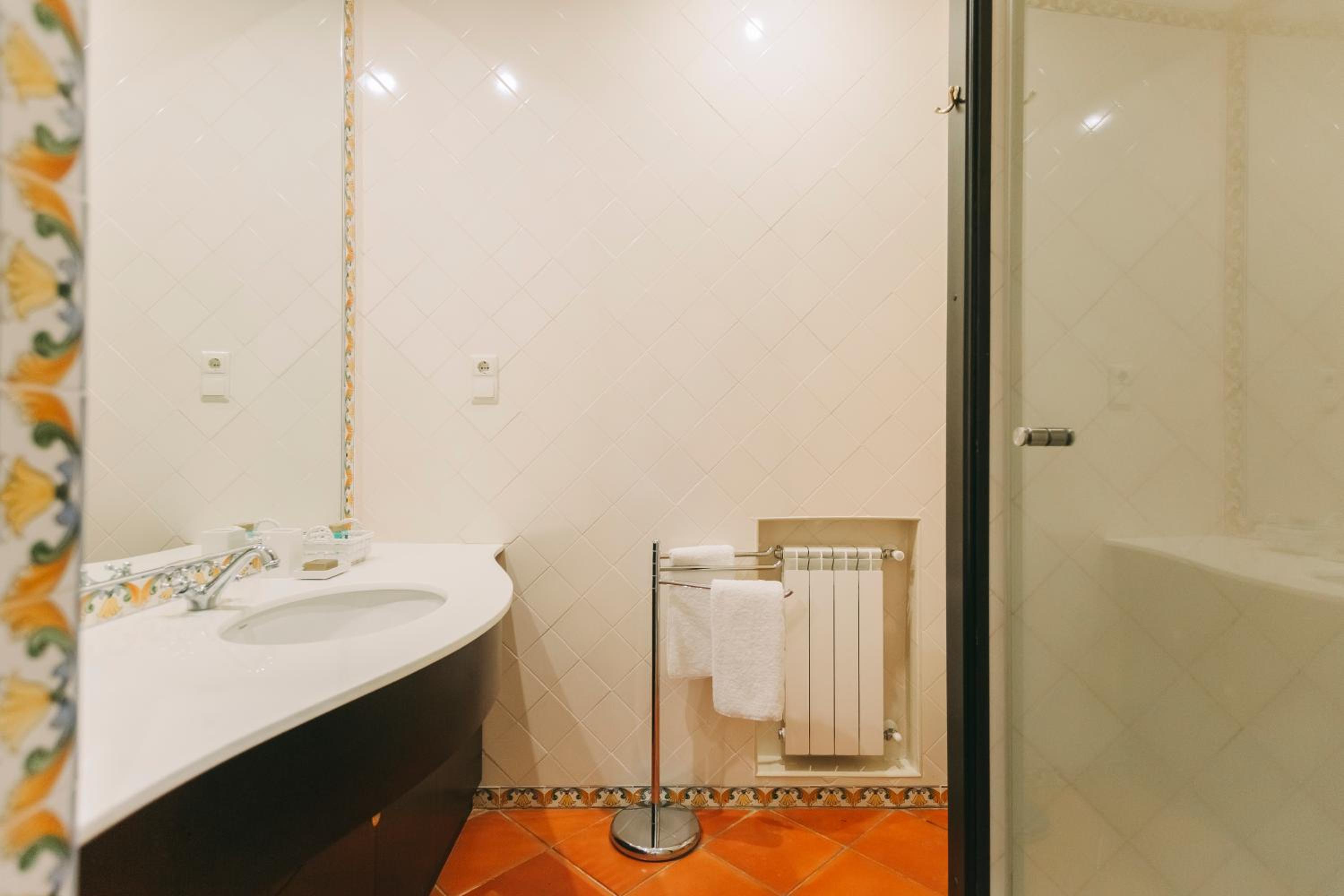 Standard Double or Twin Room photo 3