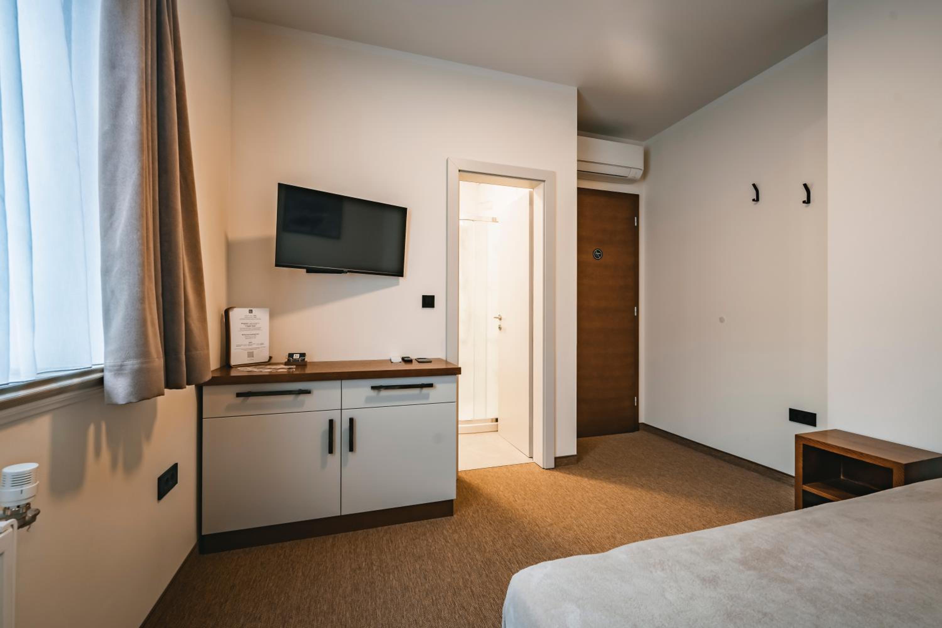 Triple Room - Photo 9