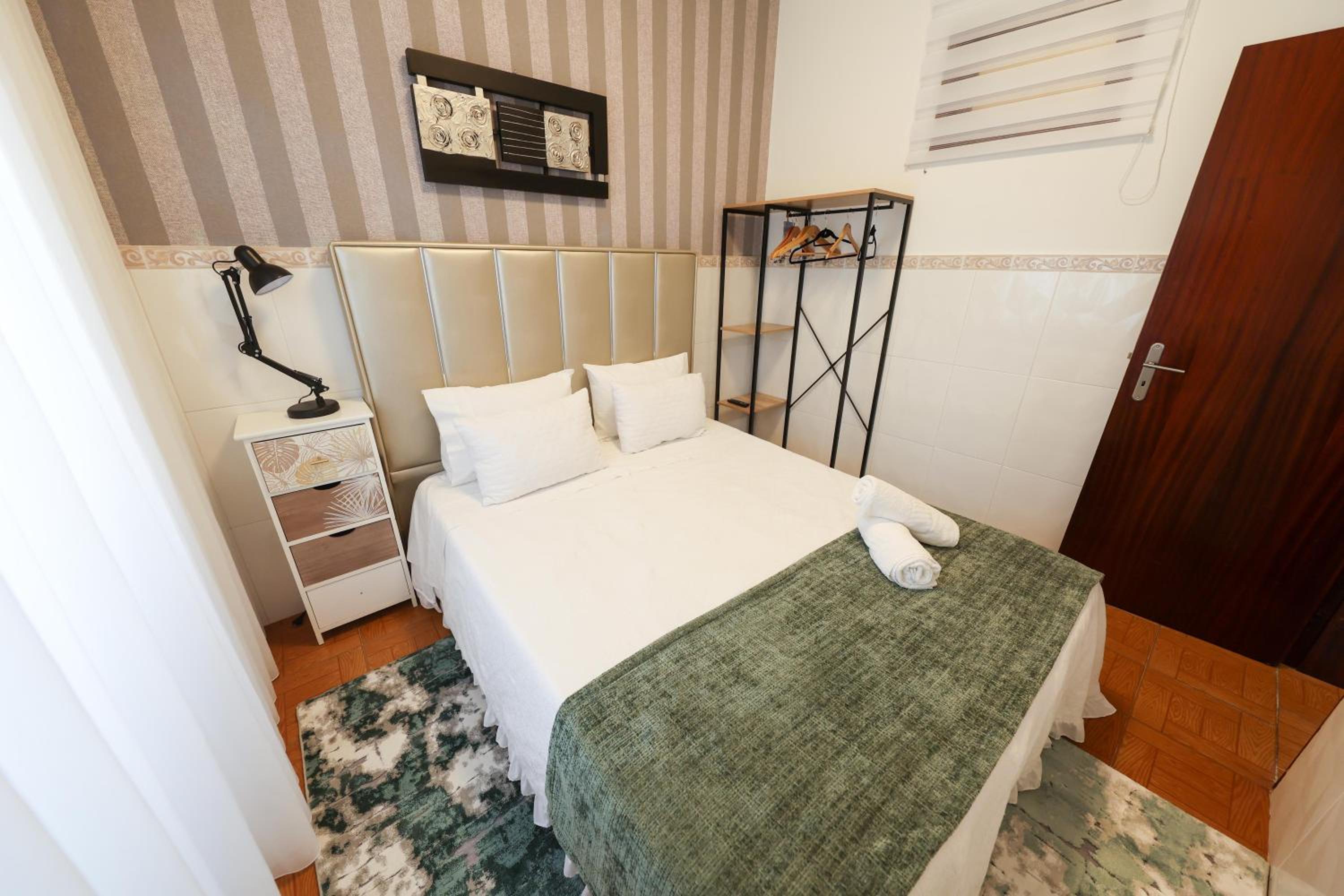 One-Bedroom House - Photo 6