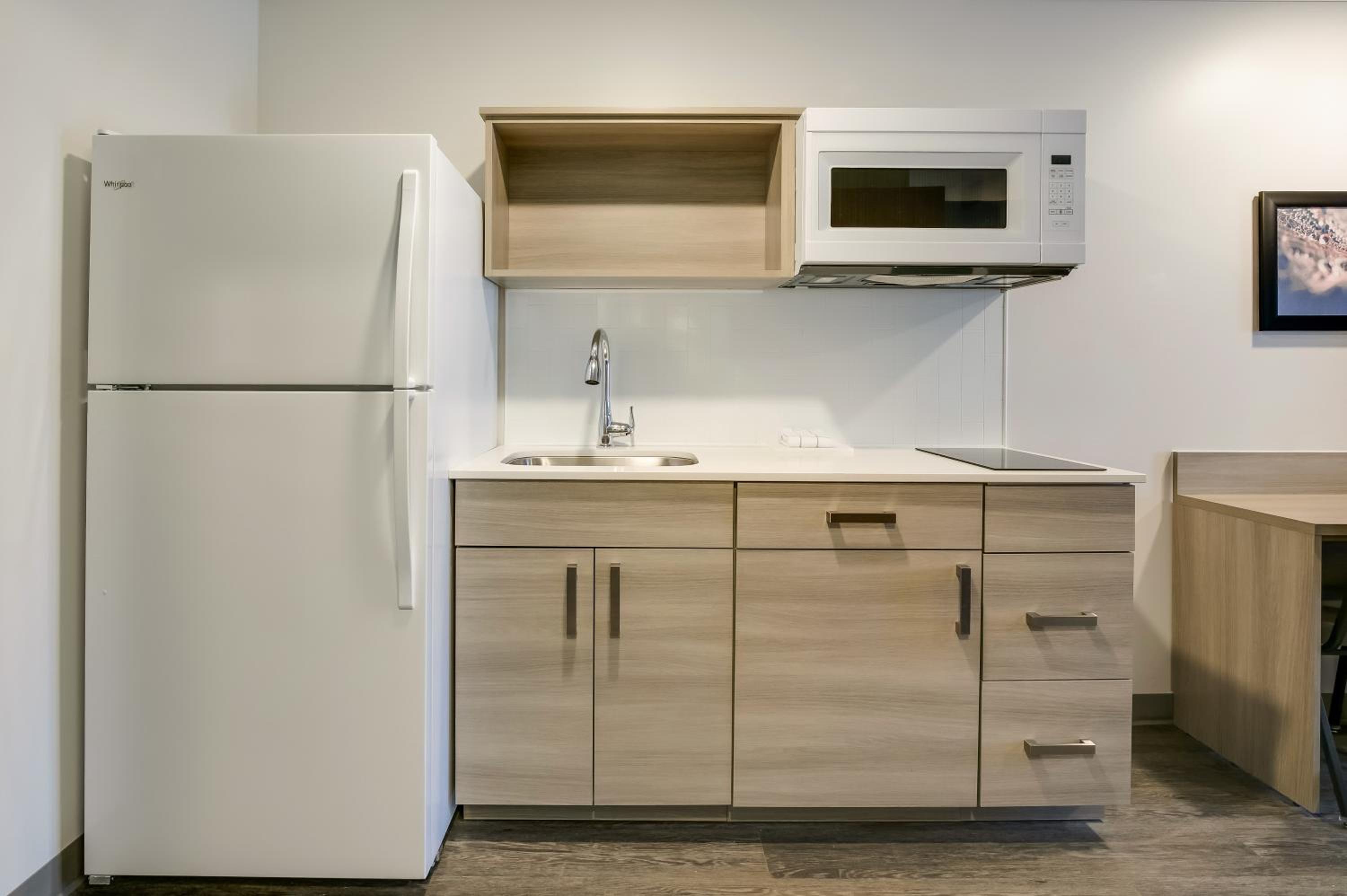 QUEEN SUITE WITH SOFA(DISHWASHER)