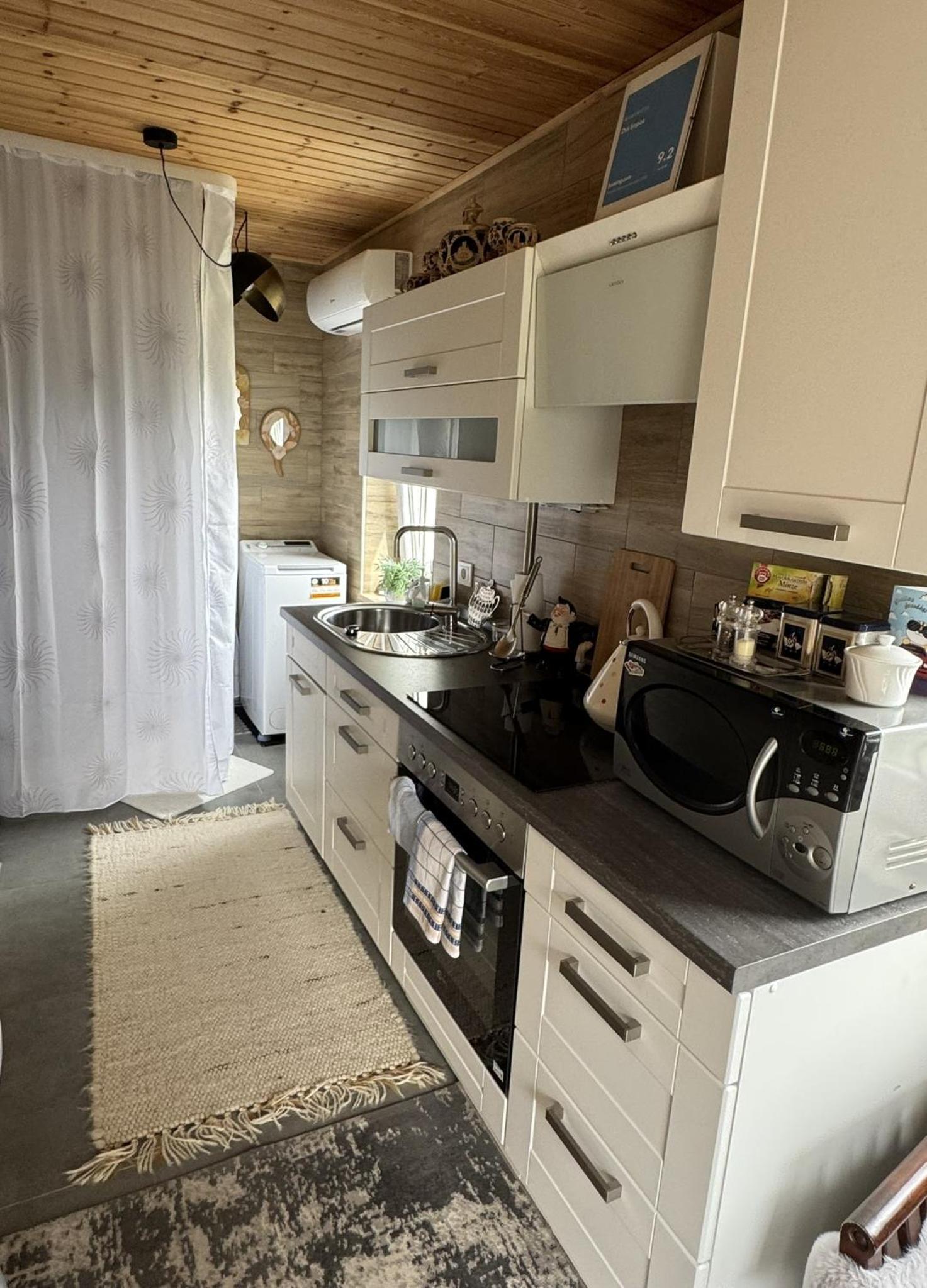 One-Bedroom House - Photo 9