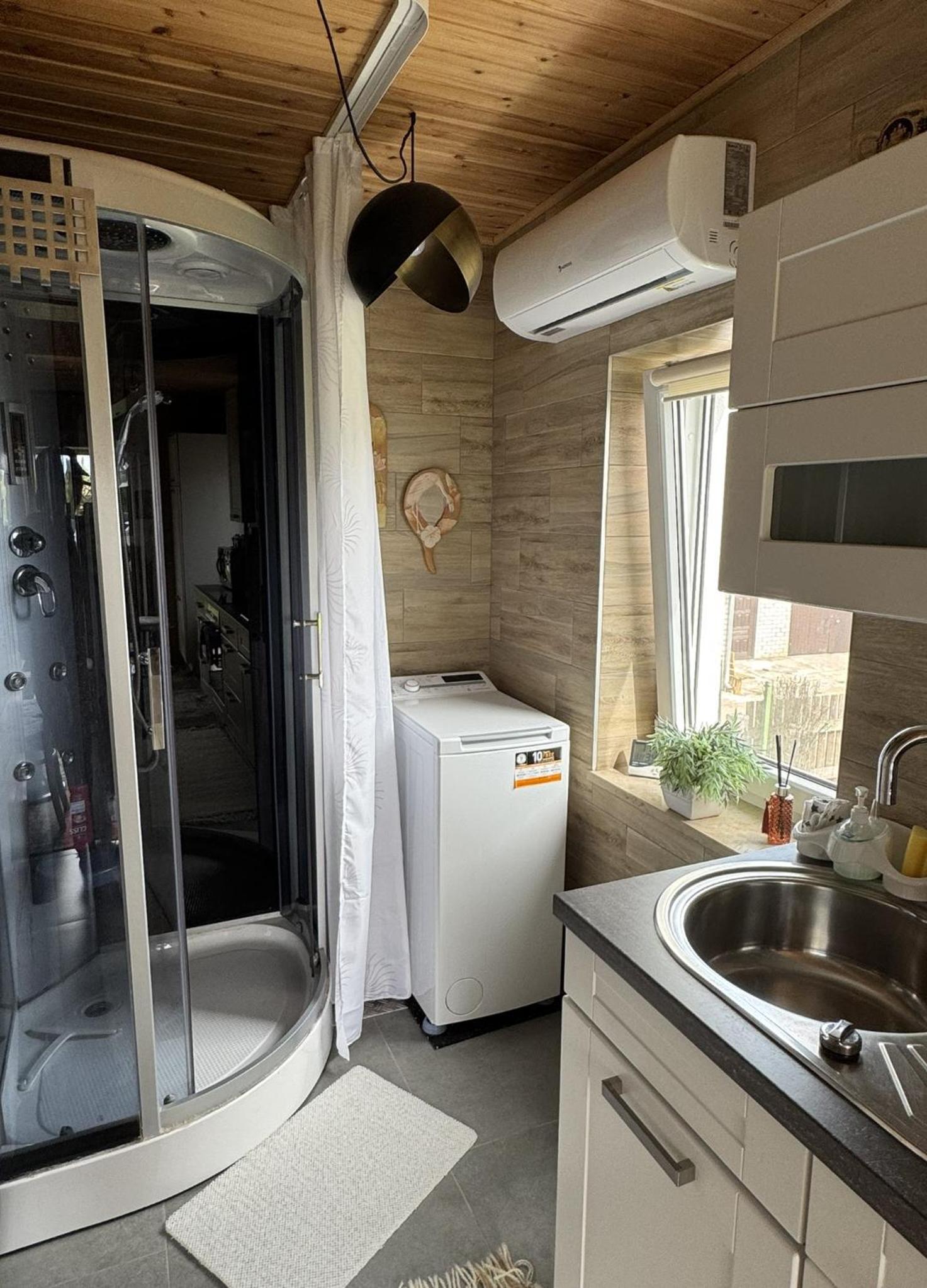 One-Bedroom House - Photo 10