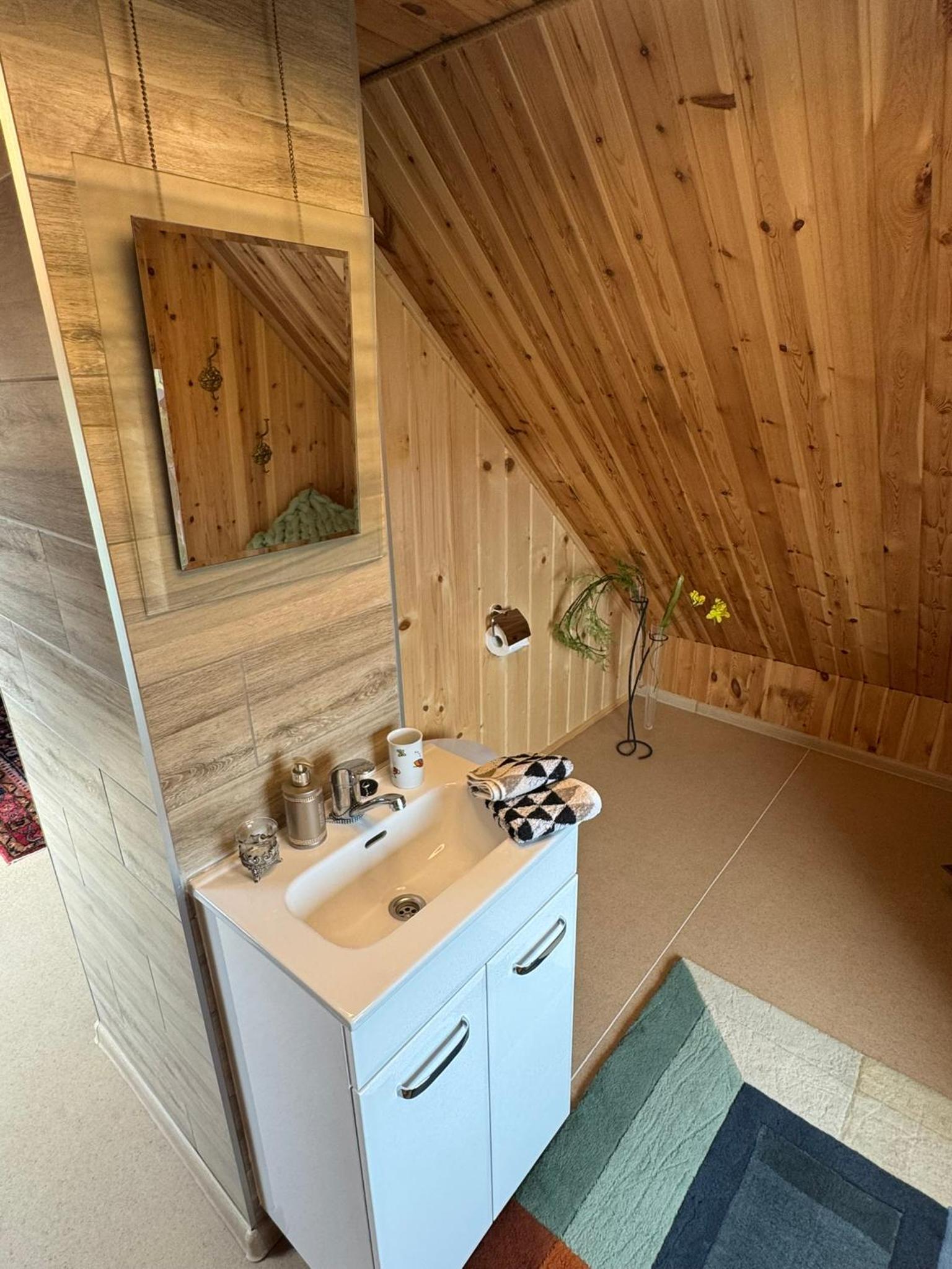 One-Bedroom House - Photo 31