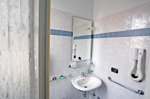 Standard Triple Room with Sea View photo 3