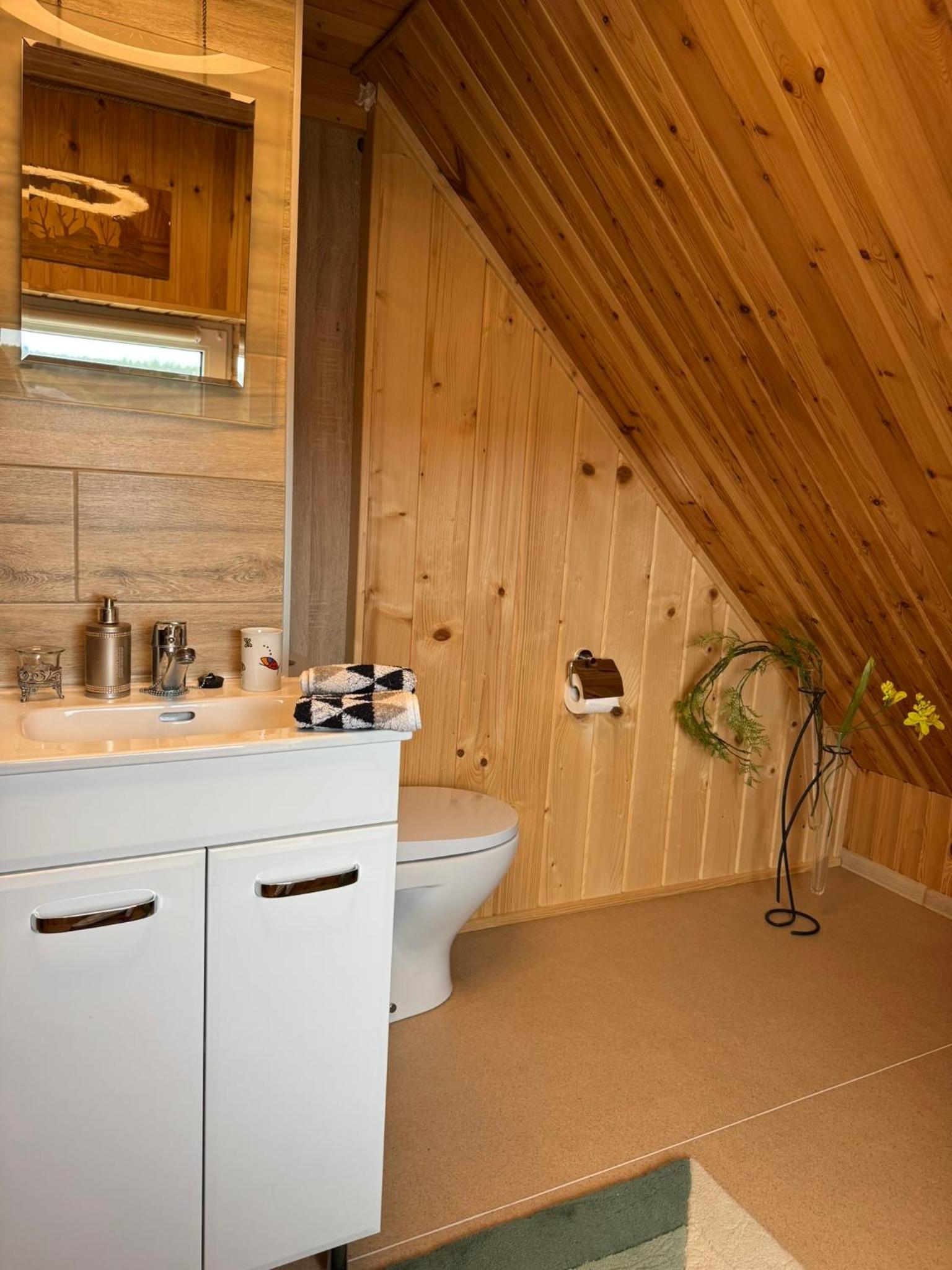 One-Bedroom House - Photo 32