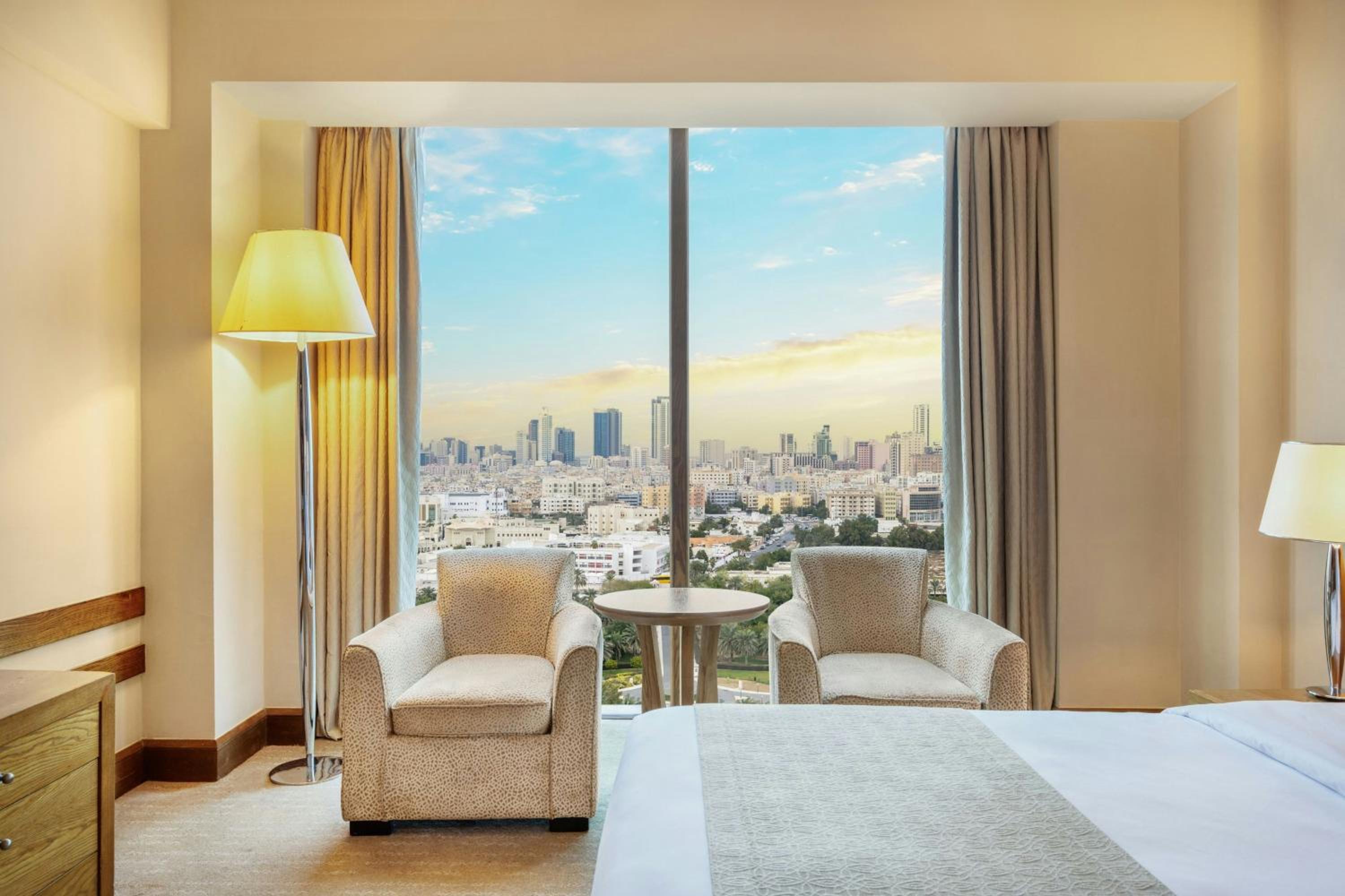 Deluxe King Room - Guaranteed 3pm Late Check Out (applicable only on weekdays and not applicable from May 27th-31st) and 20% Discount on F&B - Photo 5