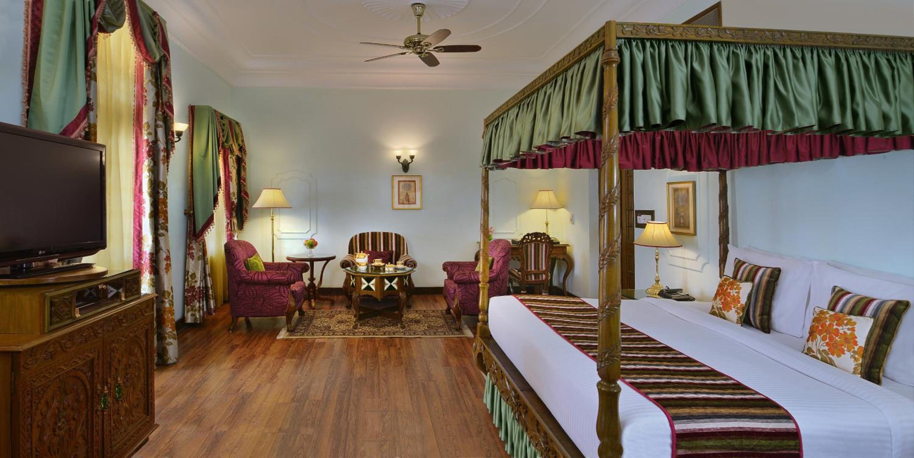 Crown Club Suite With Bathtub photo 2