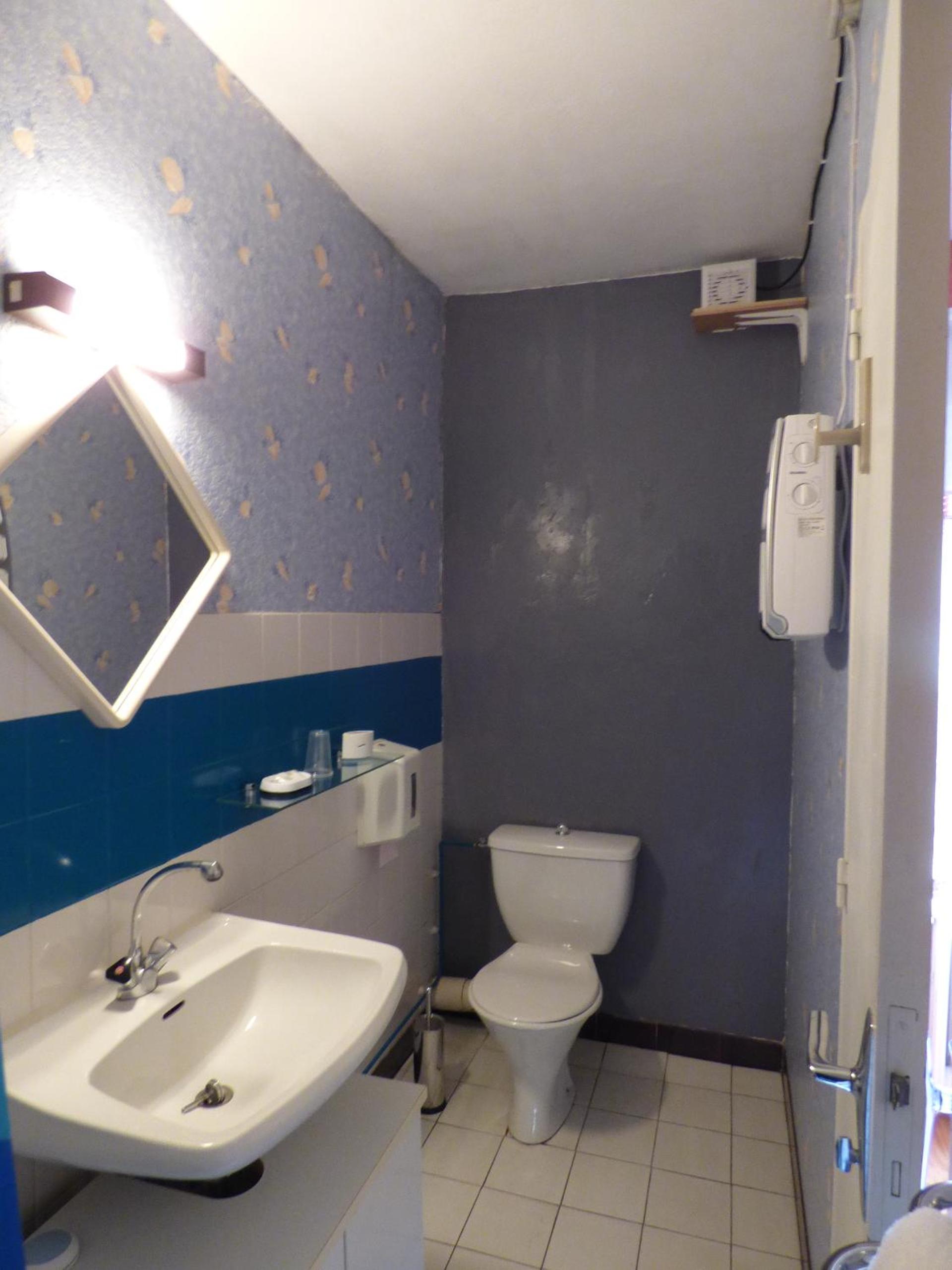 Twin Room with Garden View - Photo 4