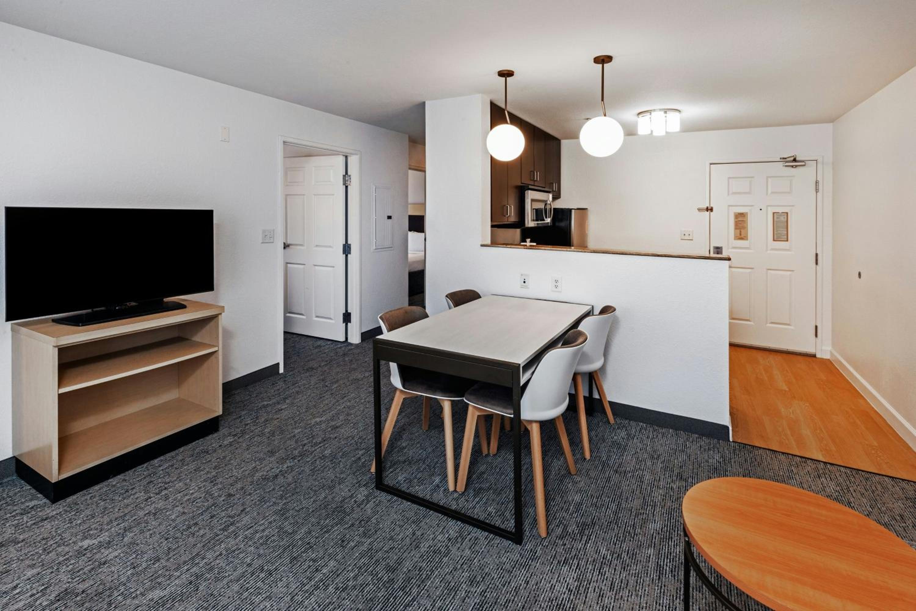 Two-Bedroom Suite with Adapted Tub - Mobility and Hearing Accessible photo 2