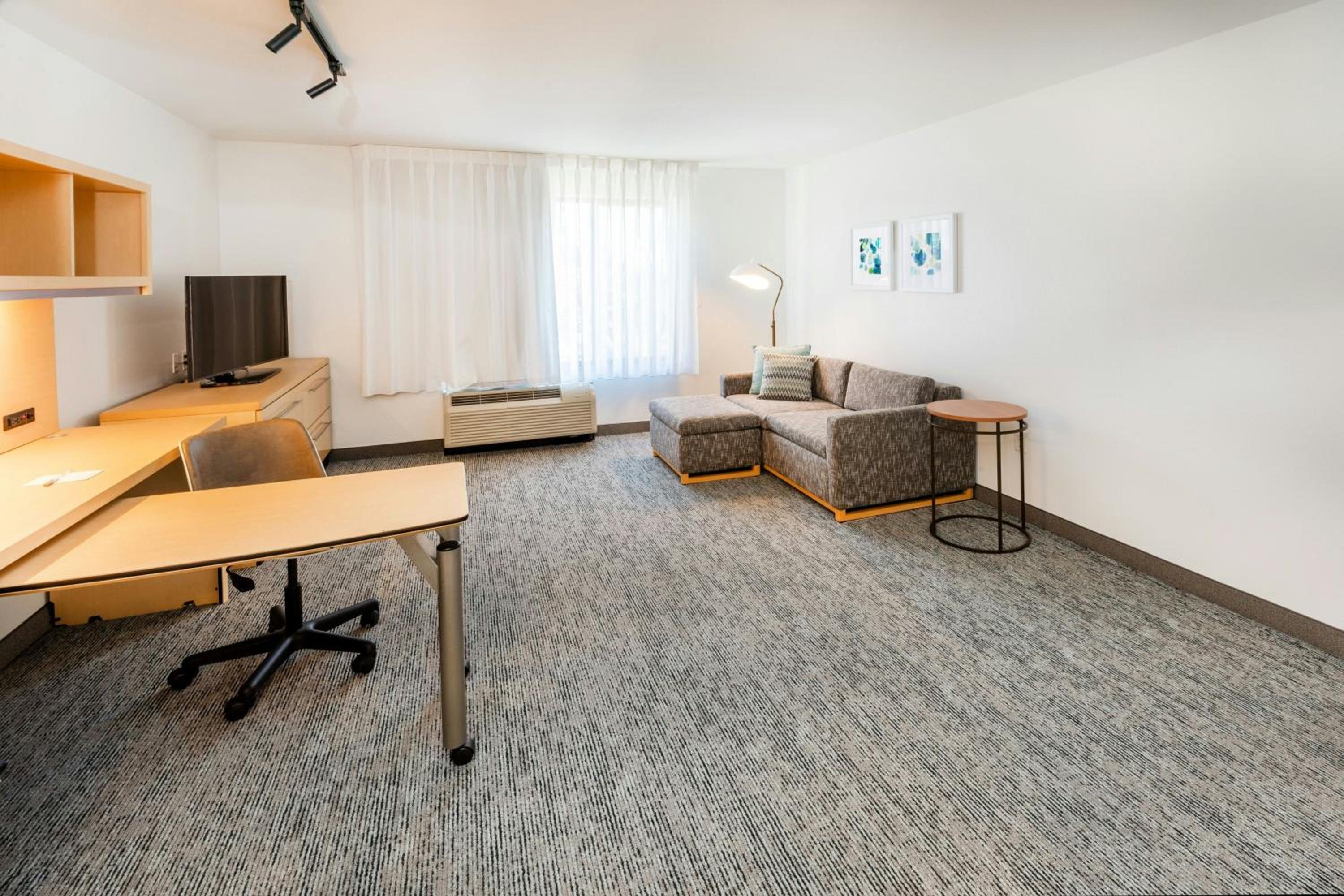 One-Bedroom King Suite with Sofa Bed and Adapted Tub - Mobility and Hearing Accessible photo 1