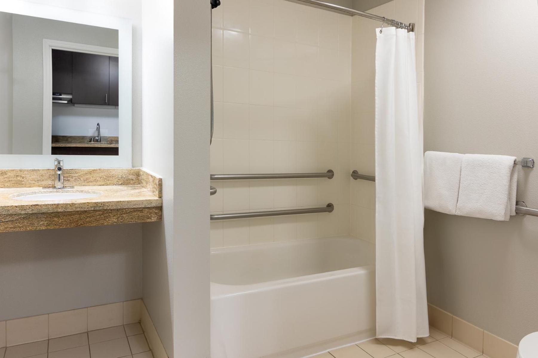 Two-Bedroom Suite - Mobility/Hearing Accessible with Tub photo 1