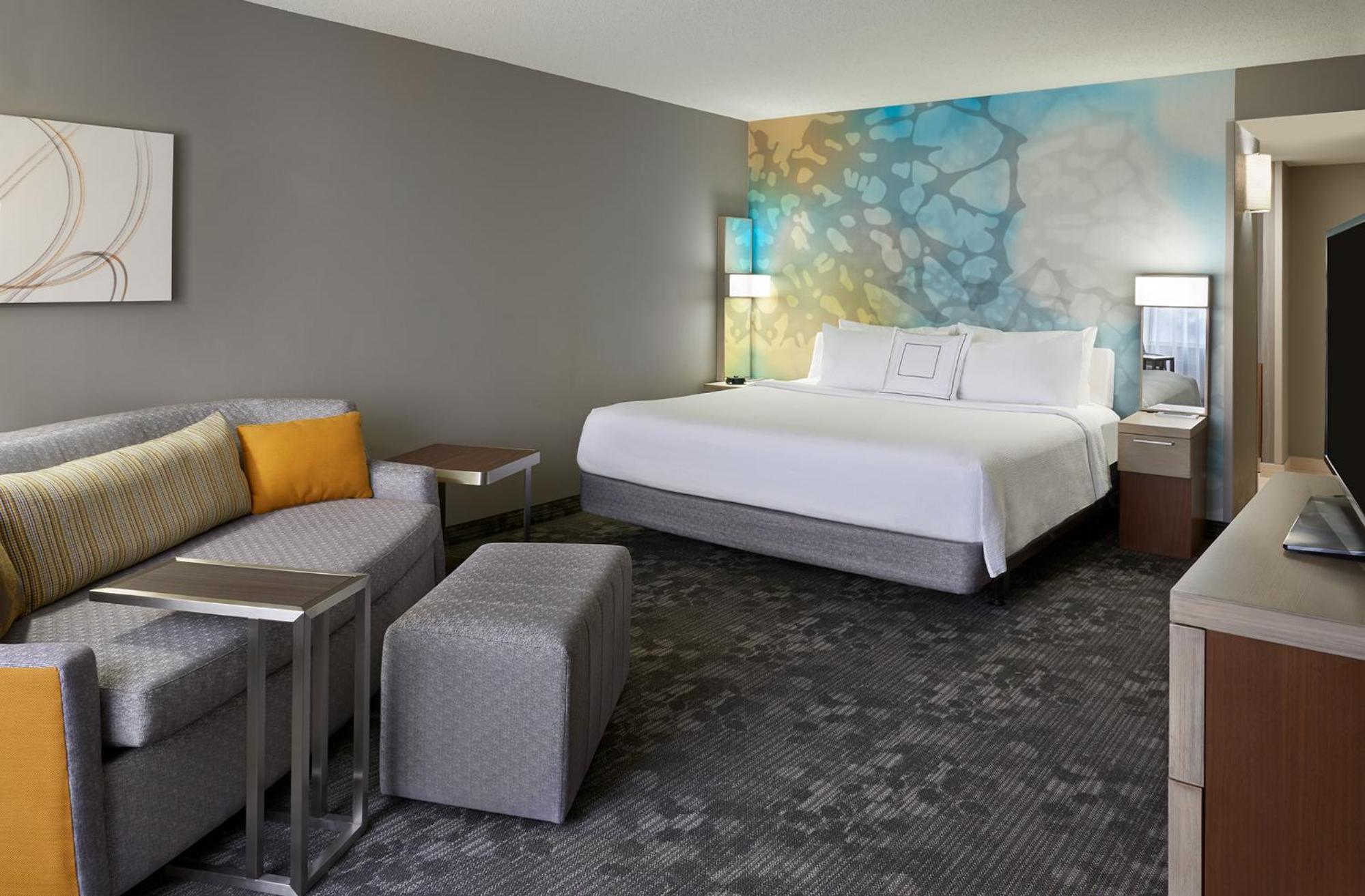 King Room with Airport View and Sofa Bed