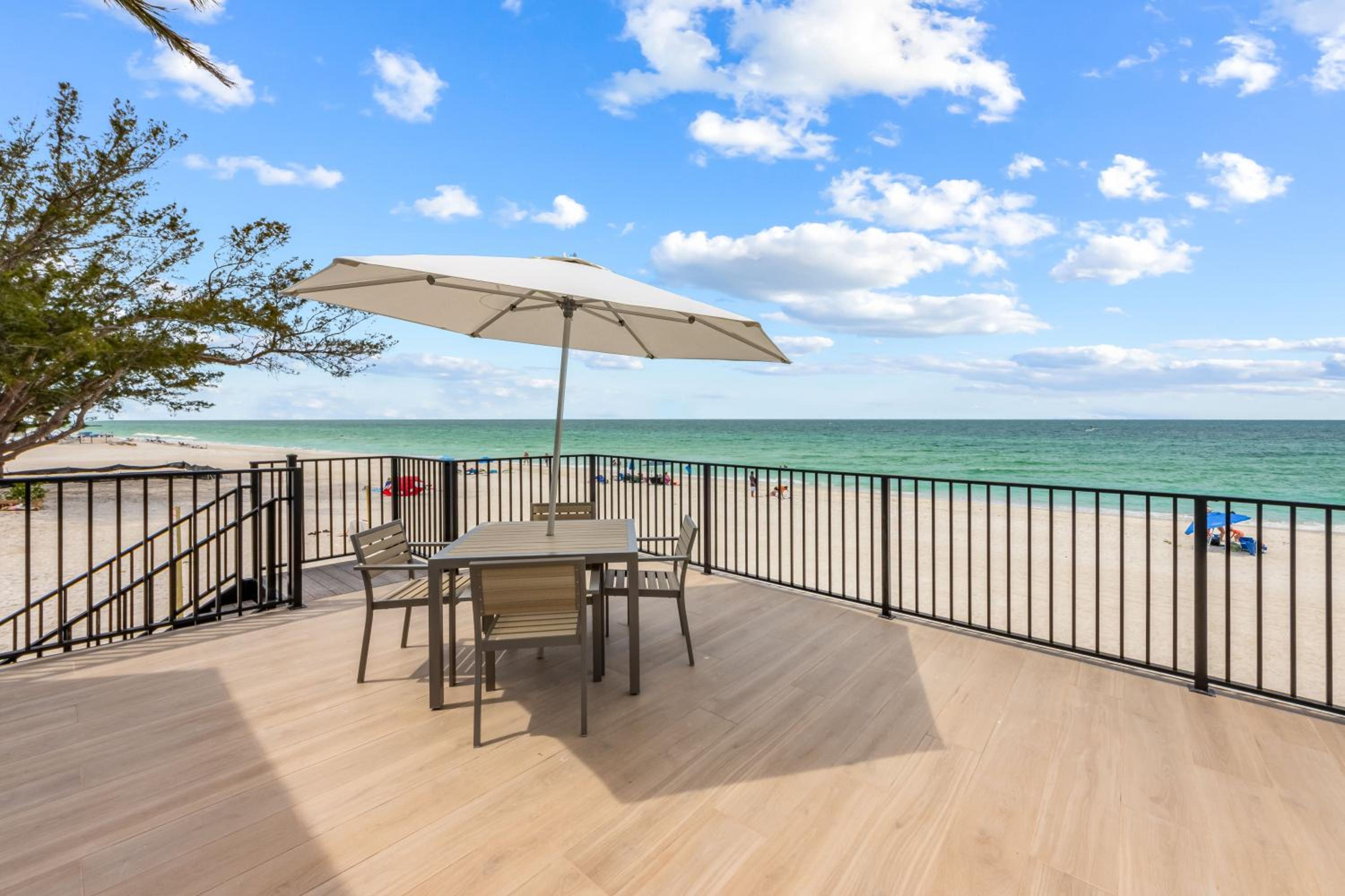 Beachfront Luxury King Suite