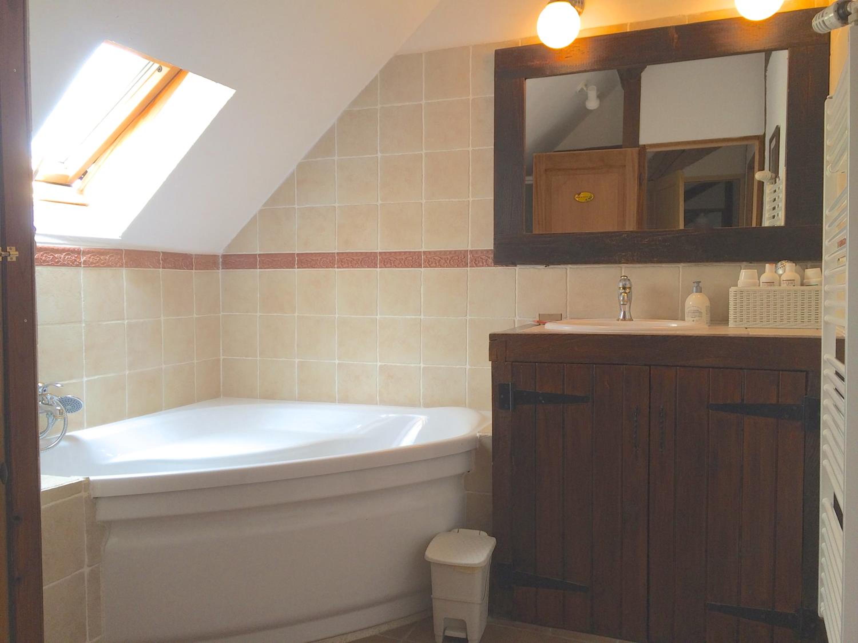 Deluxe King Room - Photo 3