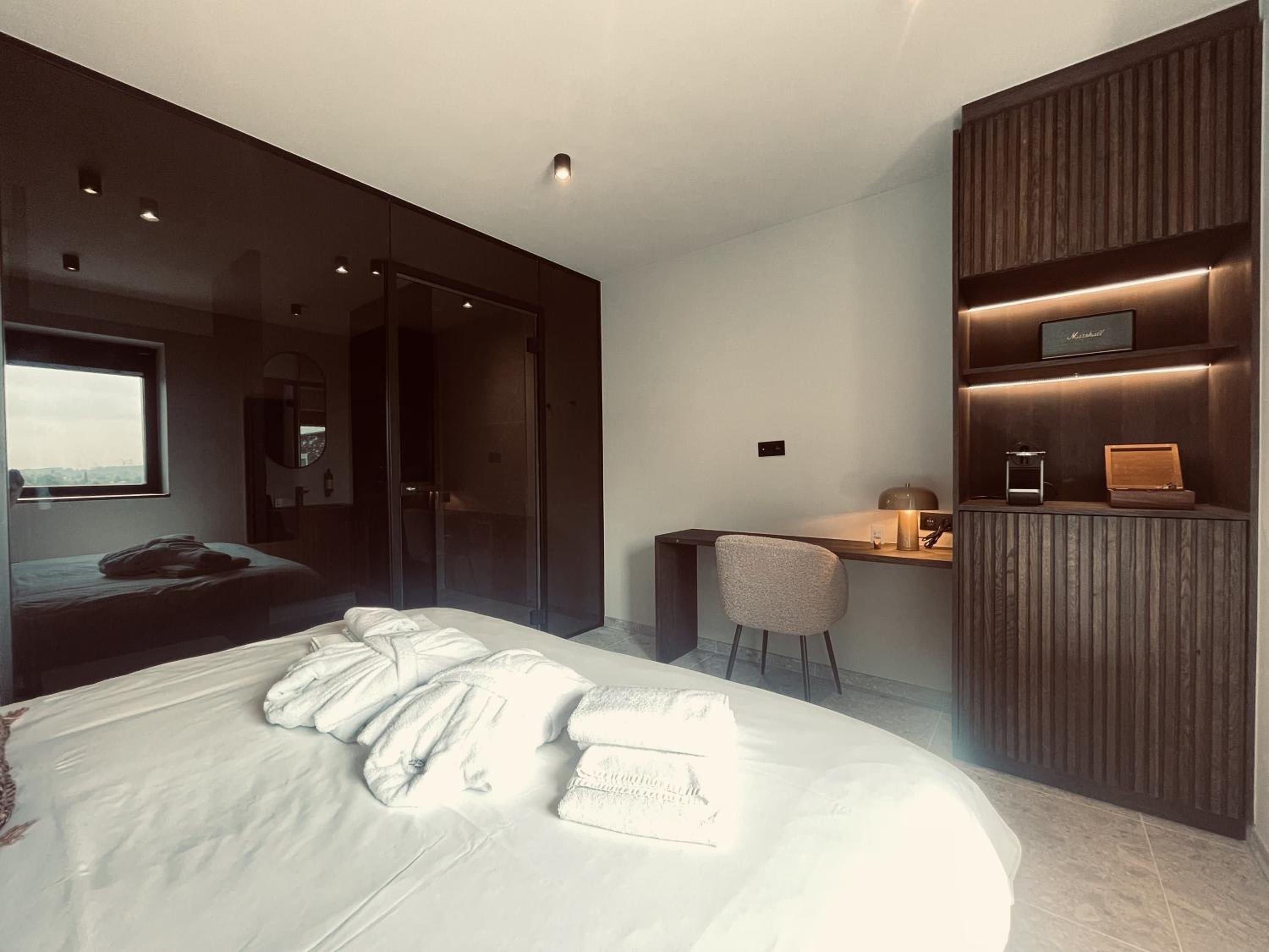 Deluxe Double Room with Shower