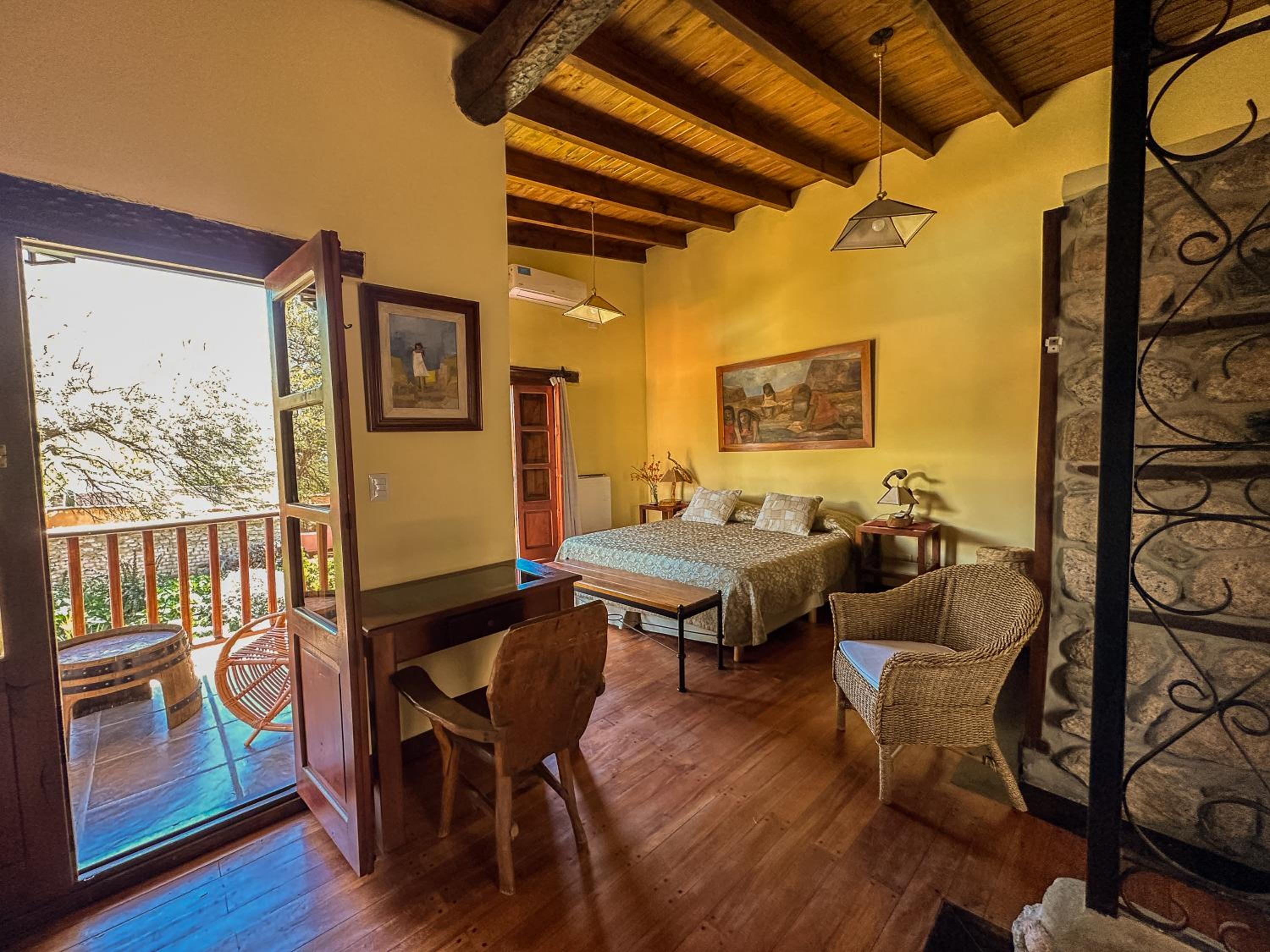 King Suite with Balcony photo 1