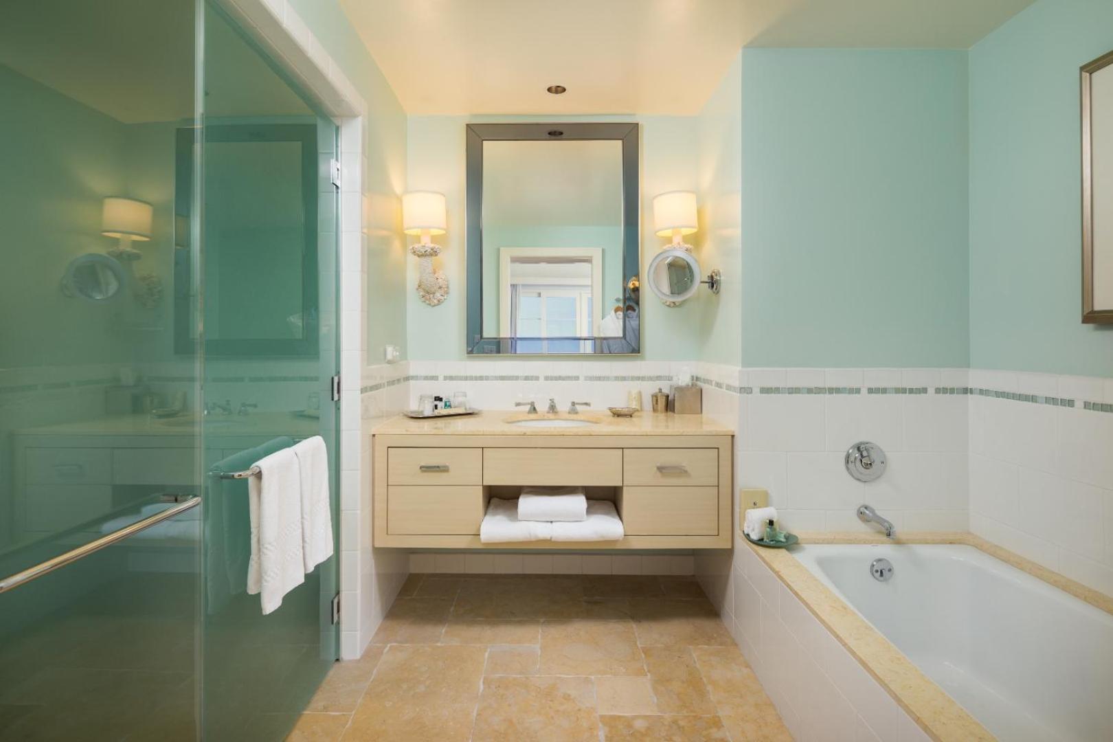 Premium Ocean View Double Guestroom - Photo 1