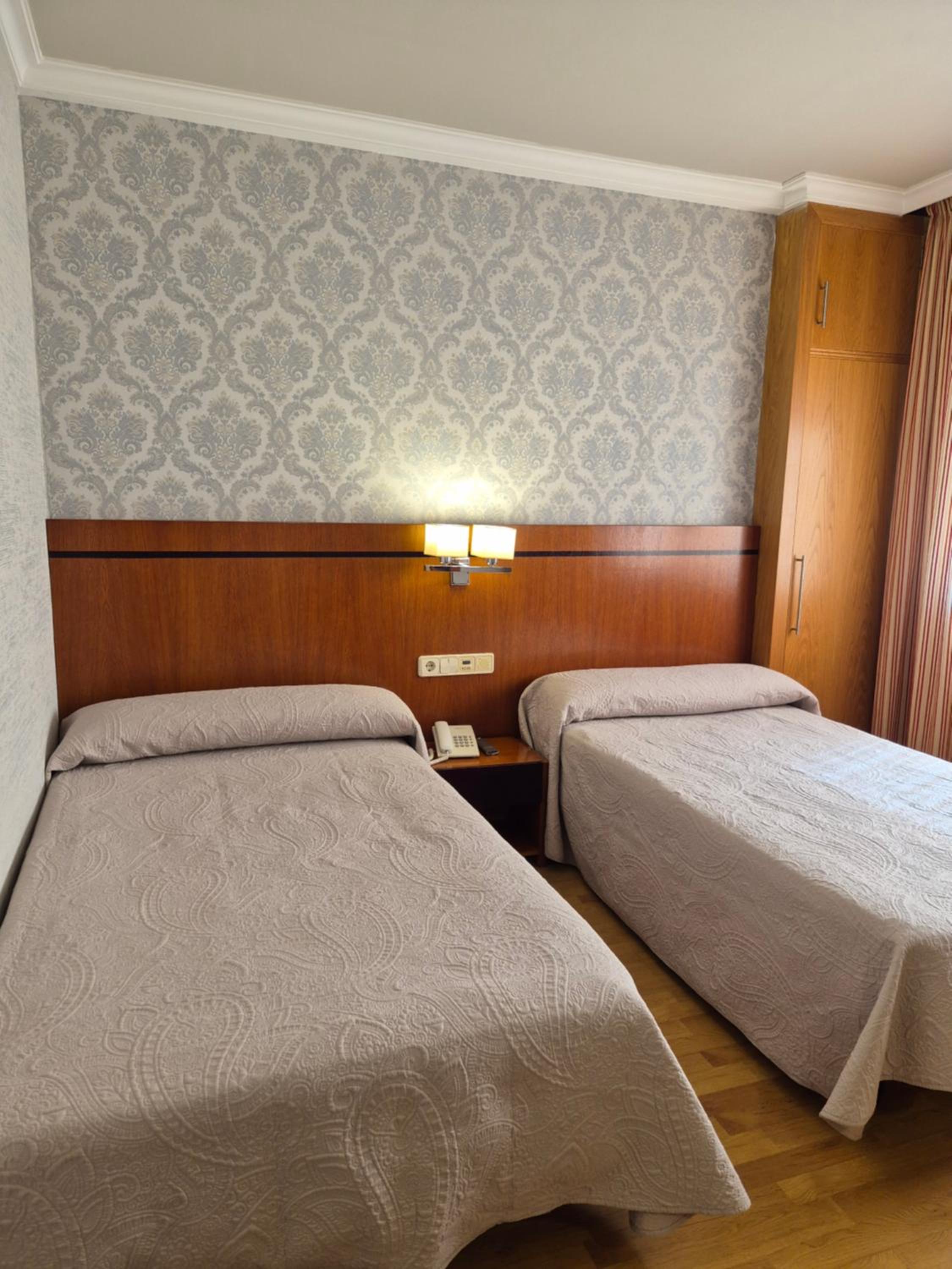 Twin Room - Photo 1