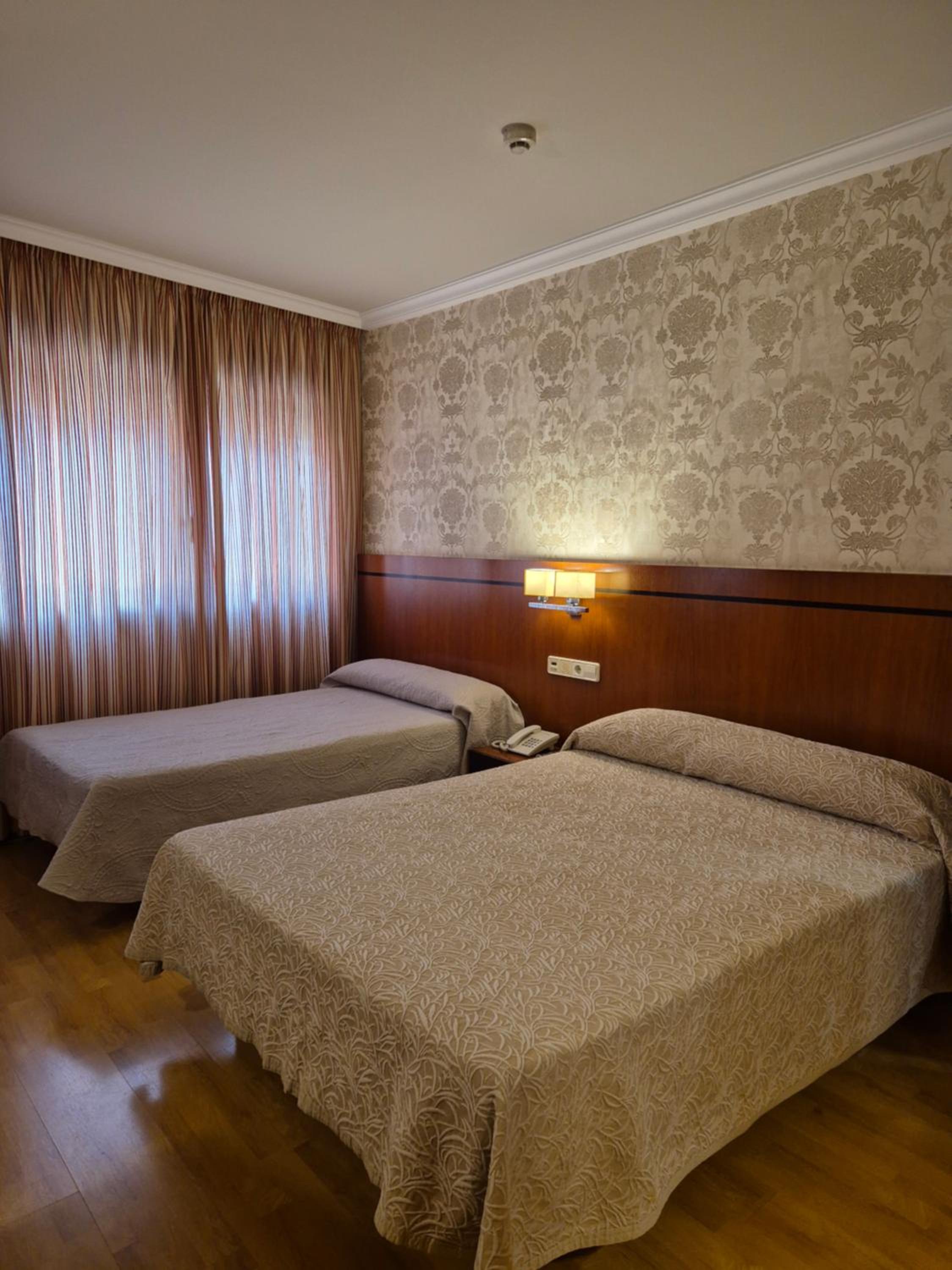 Twin Room - Photo 2