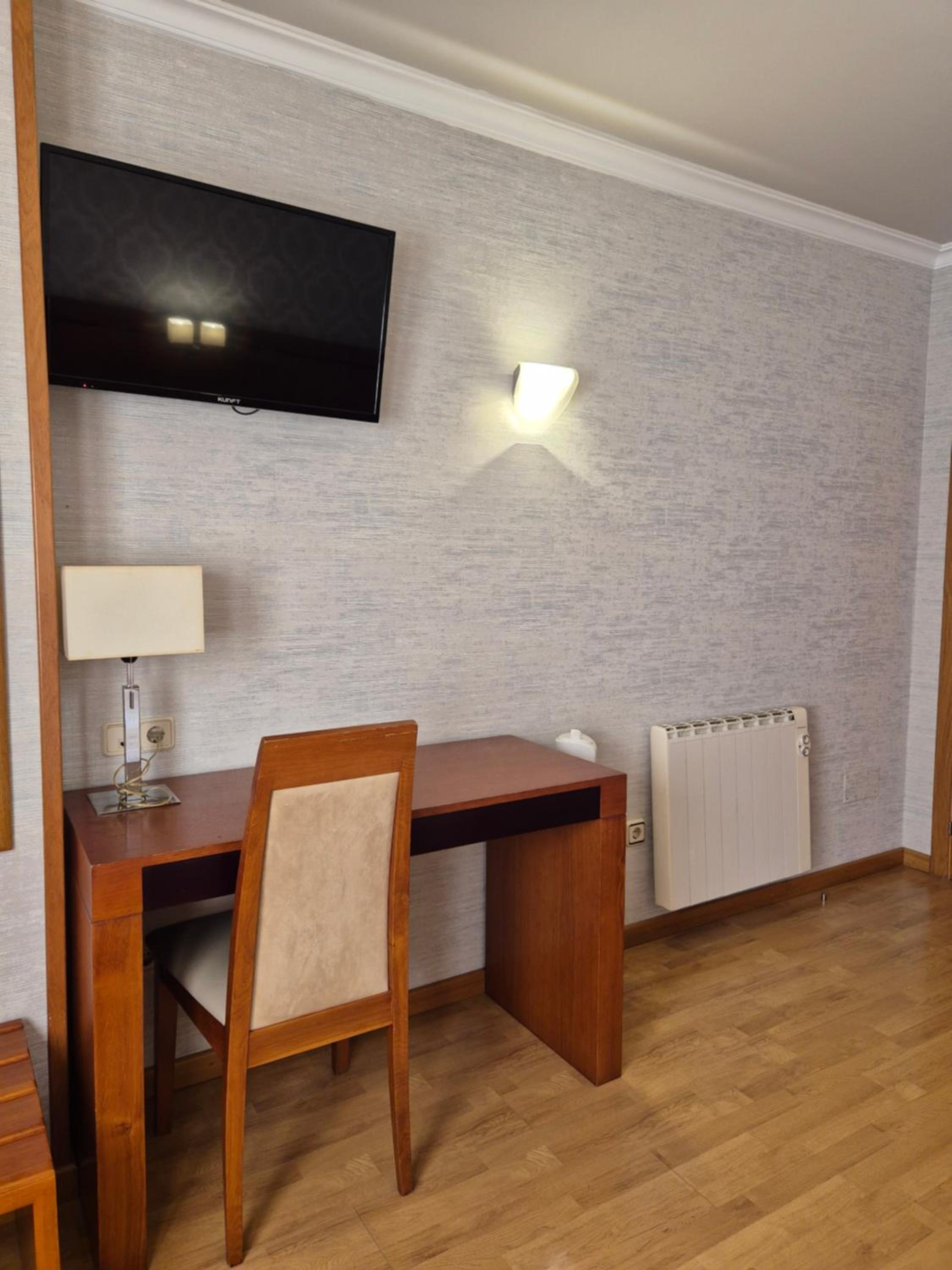 Twin Room - Photo 3