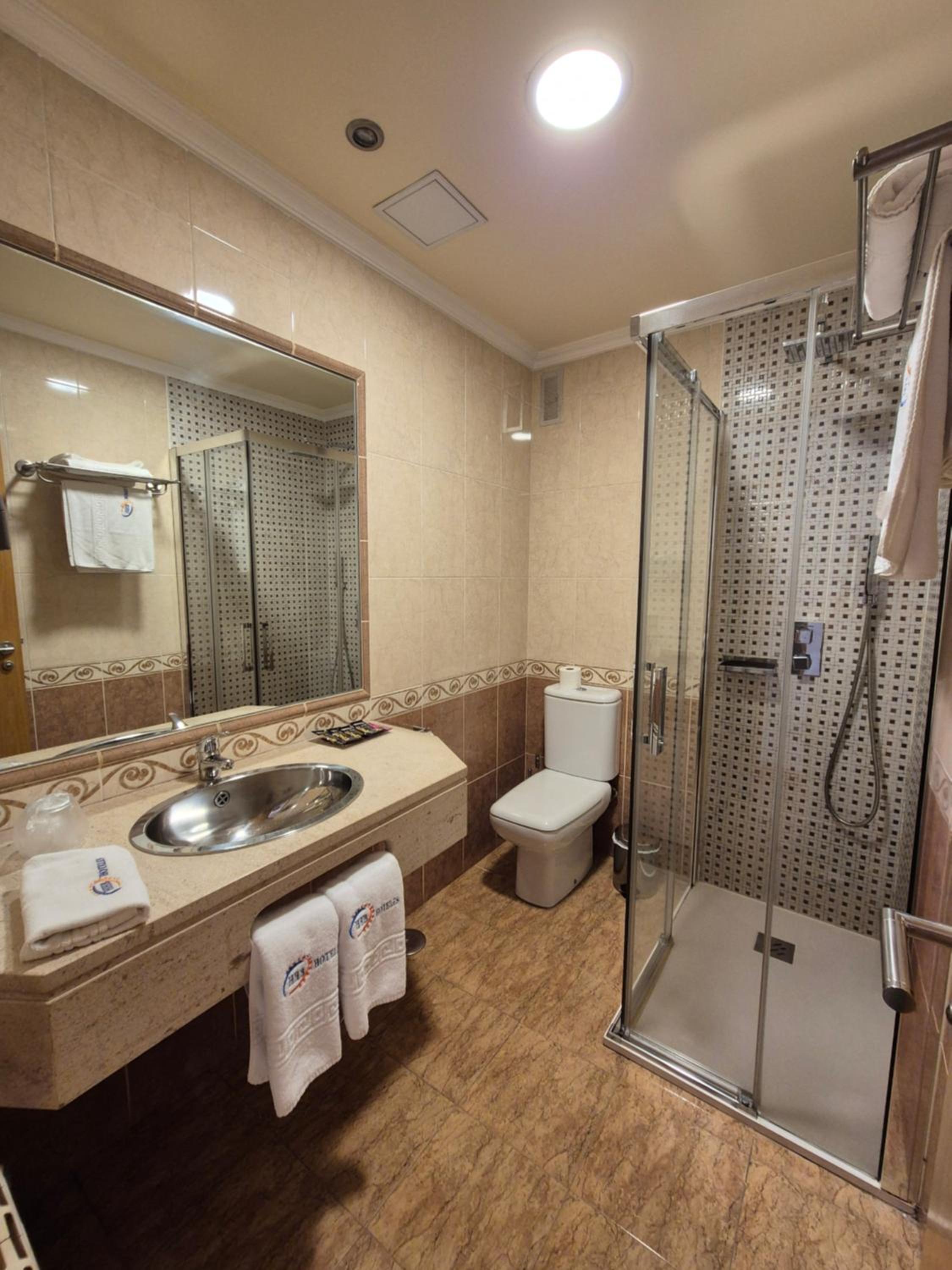 Twin Room - Photo 5
