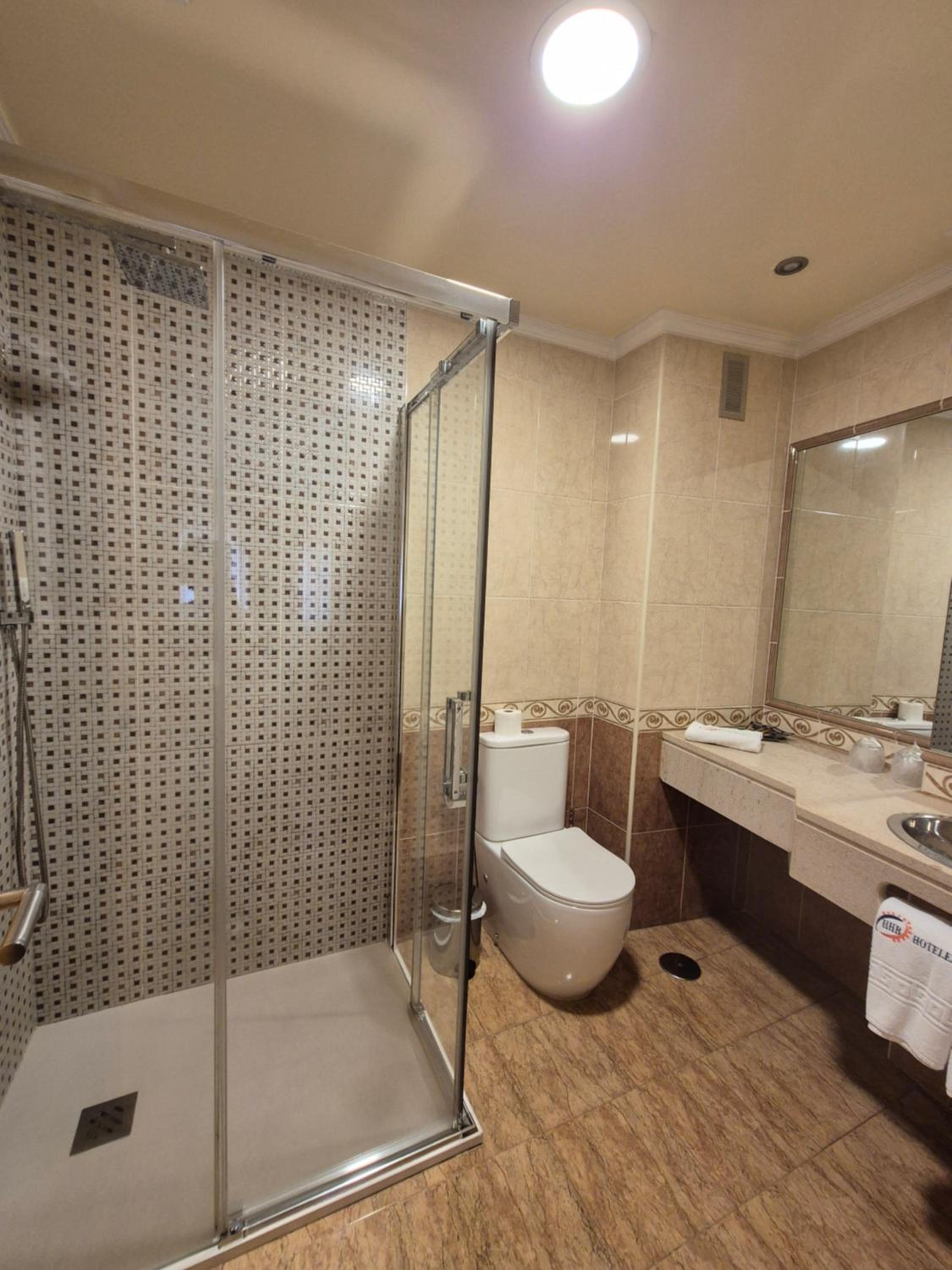 Twin Room - Photo 6