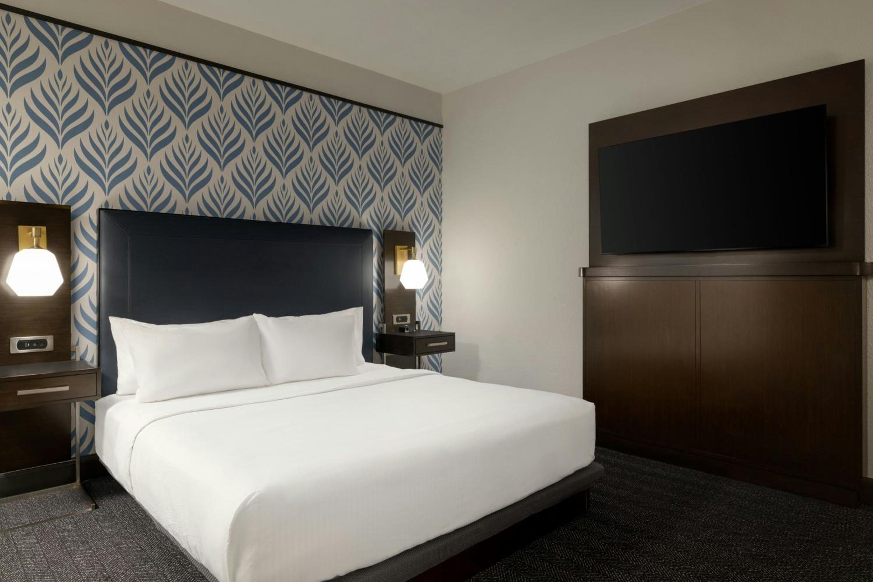 King Room - Hearing Accessible - Photo 1