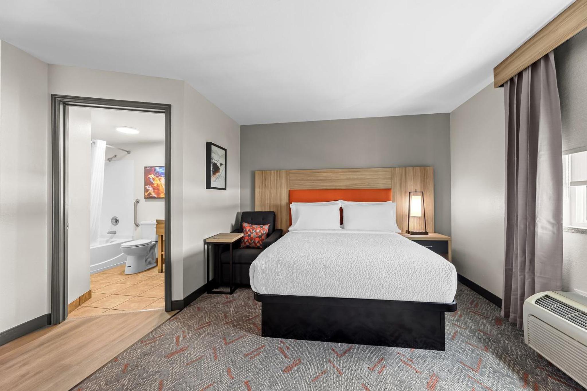 Studio Queen Suite - Photo 2