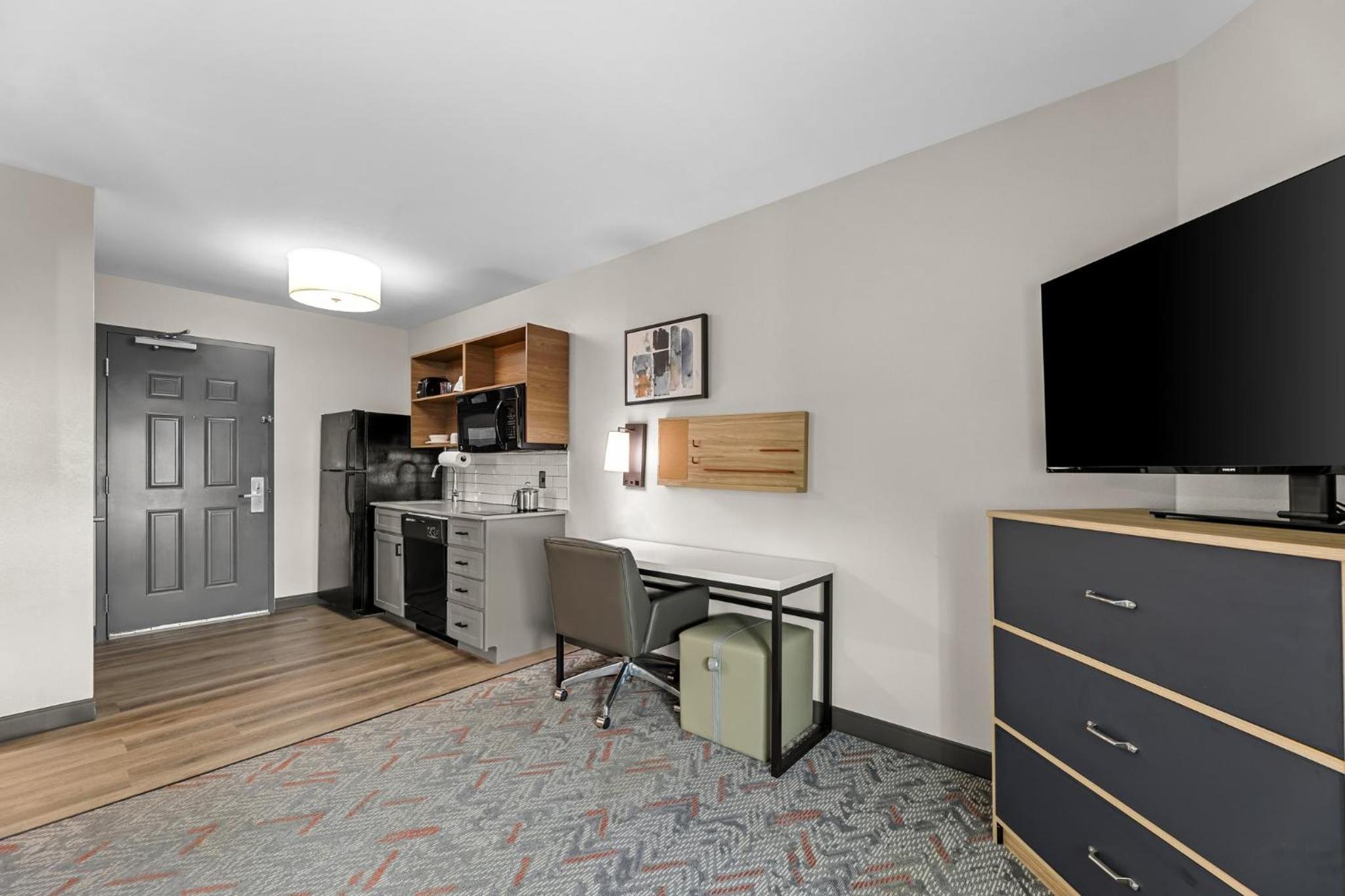 Studio Suite - Photo 11