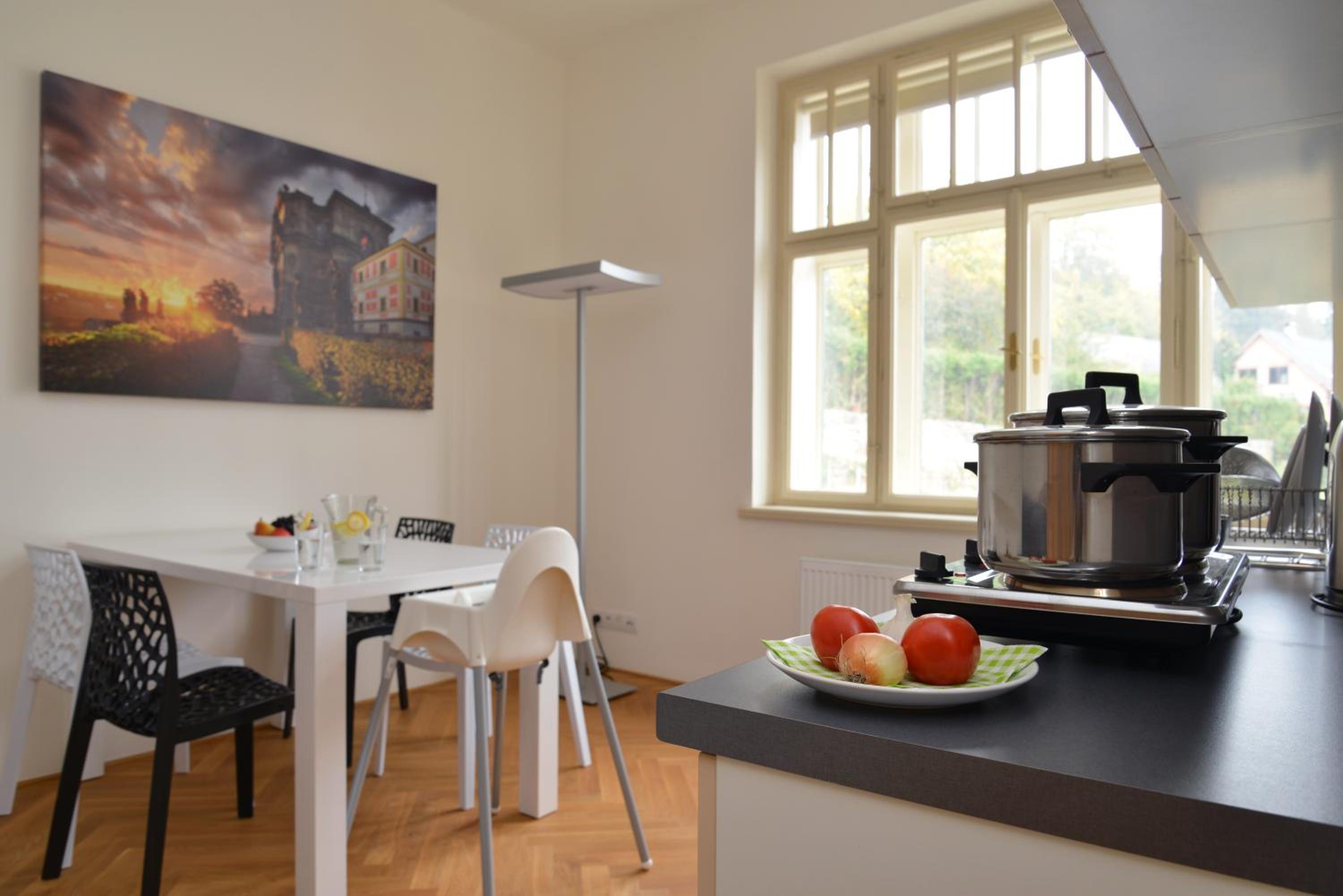 Apartment photo 2