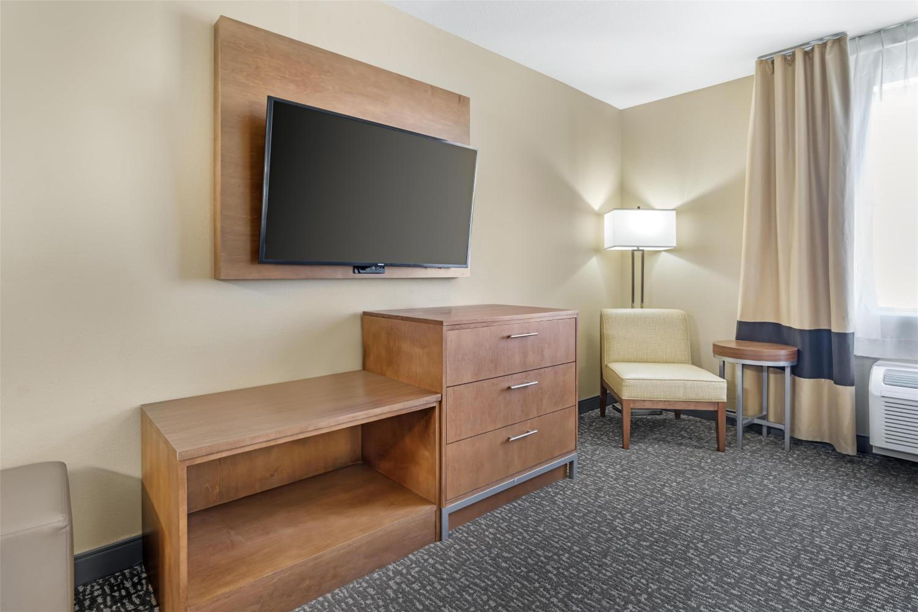 Large King Suite - Non-Smoking - Photo 2