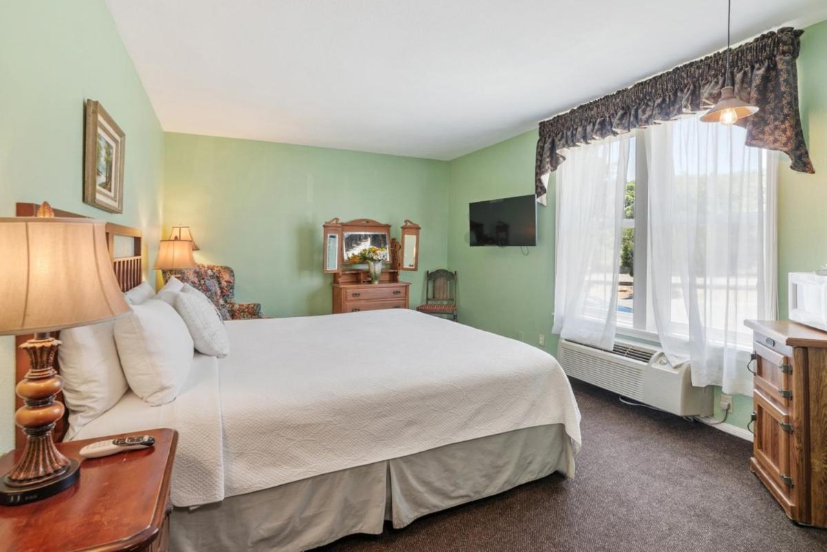 Deluxe King Room photo 3