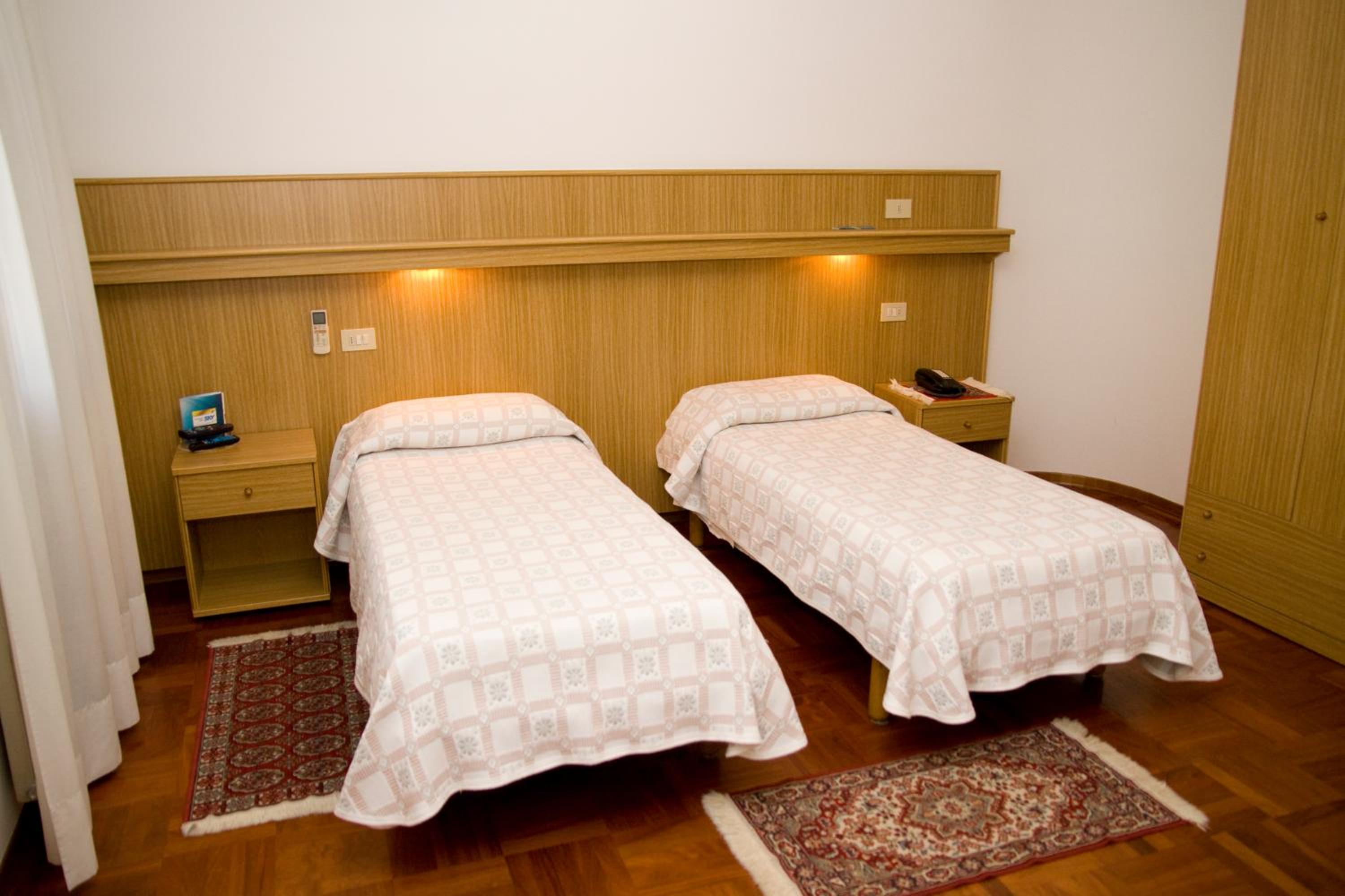 Comfort Twin Room - Photo 3