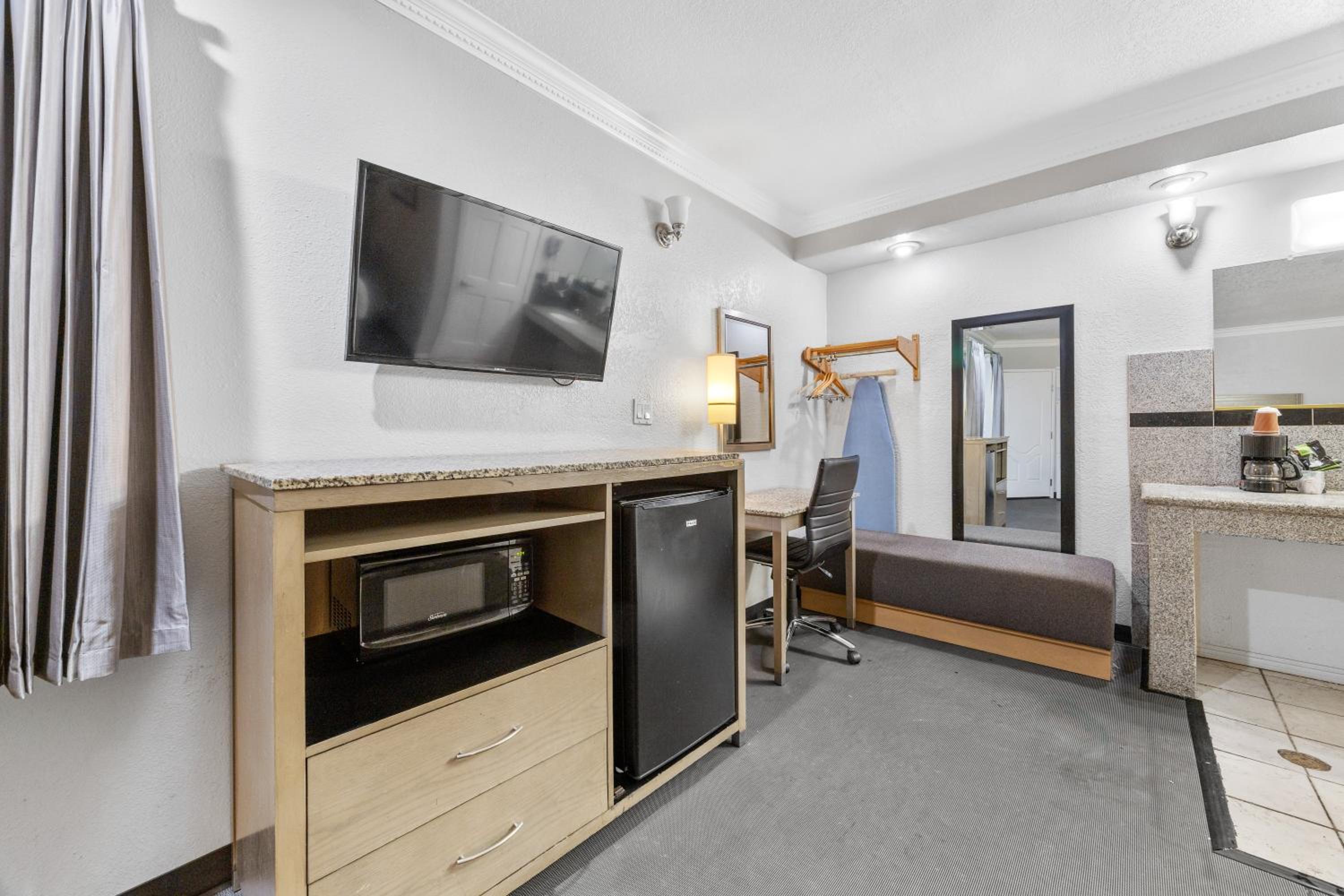 Suite - Photo 5