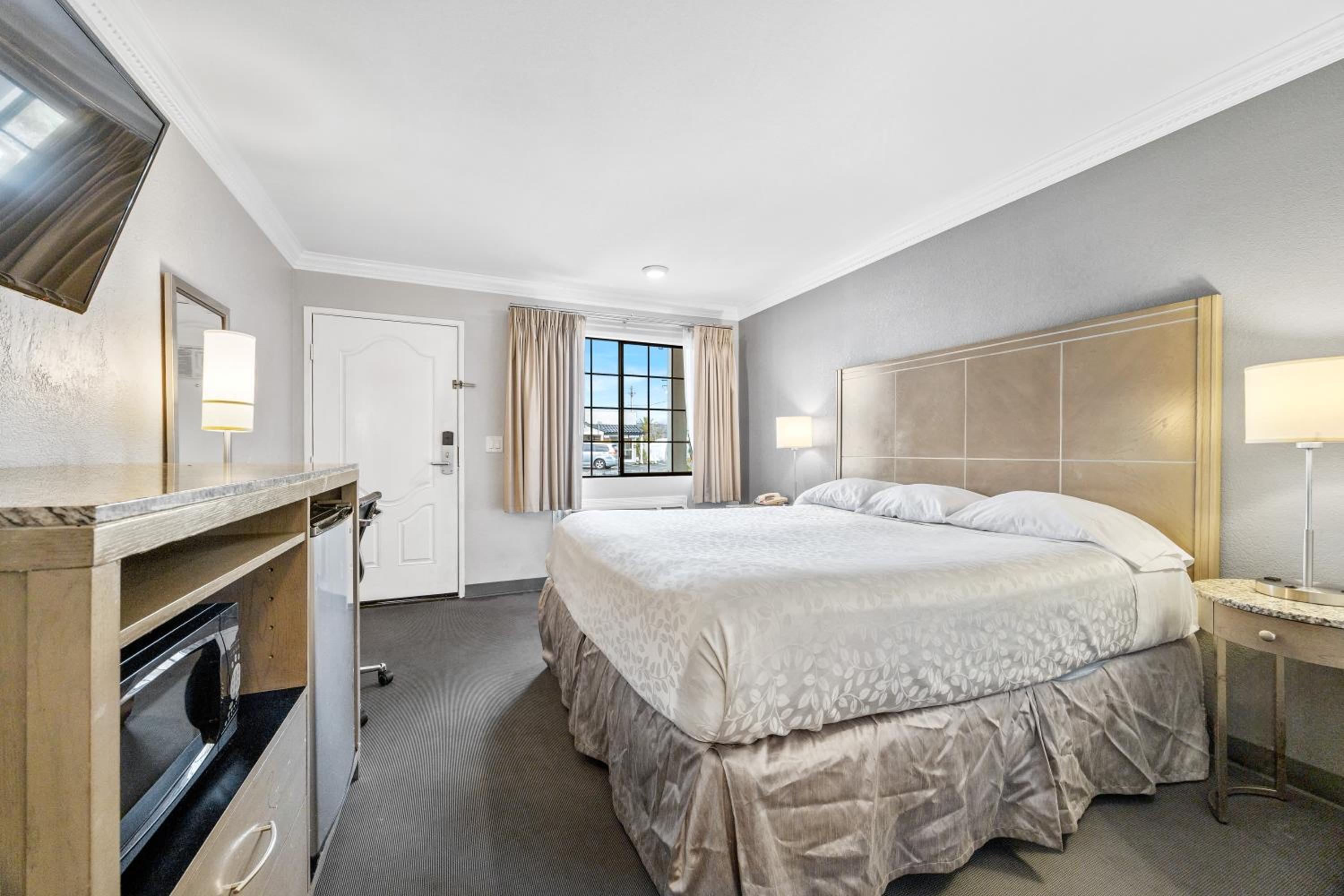 Standard King Room - Photo 1