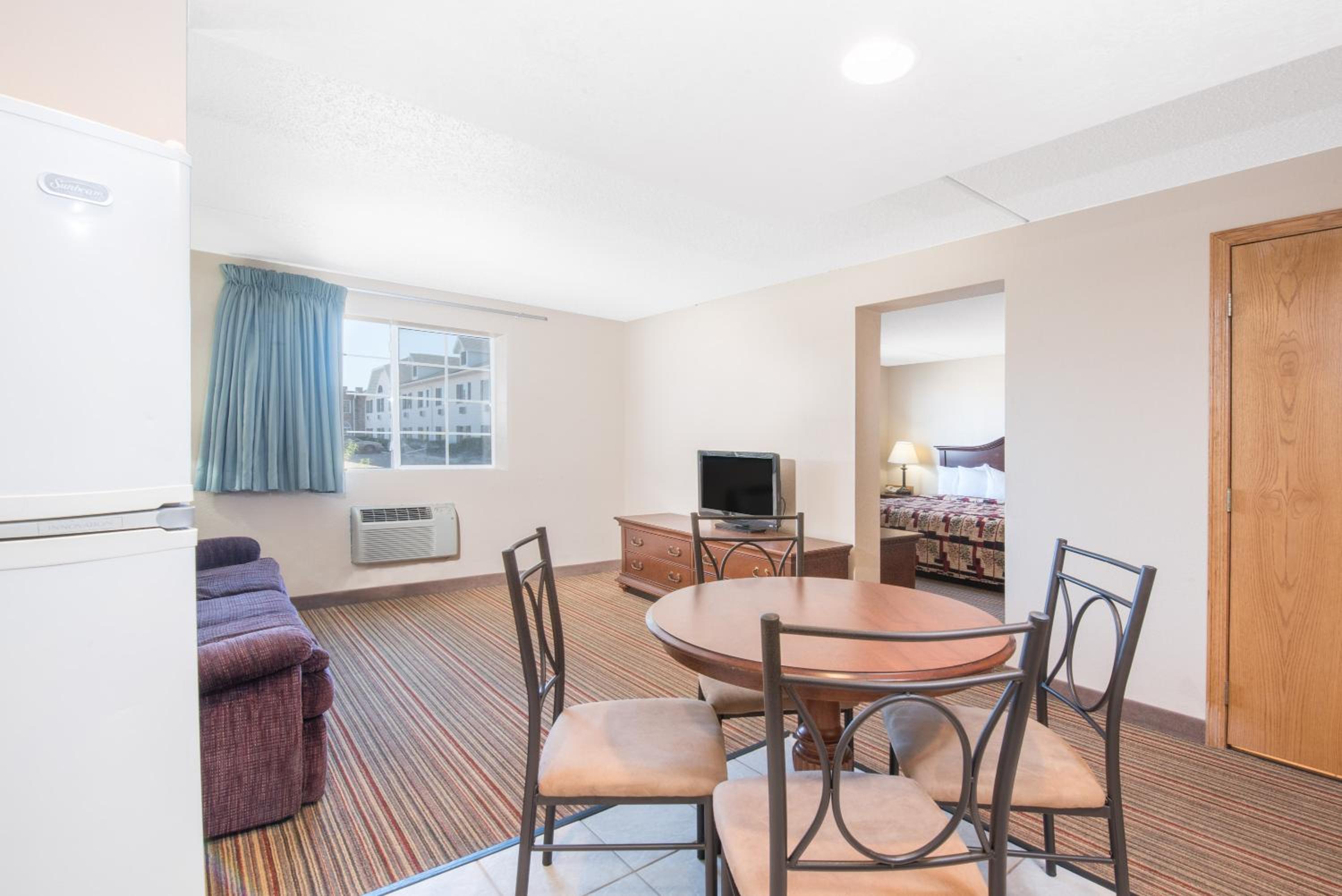 Deluxe King Suite - Photo 1
