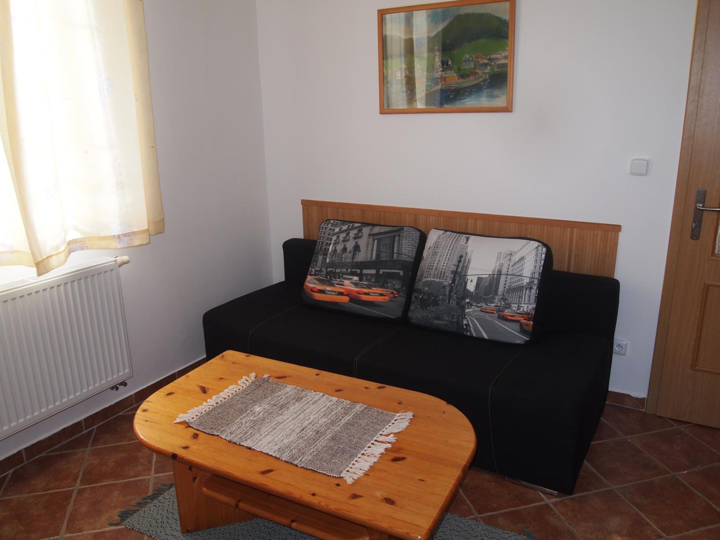One-Bedroom Apartment with Kitchenette photo 2