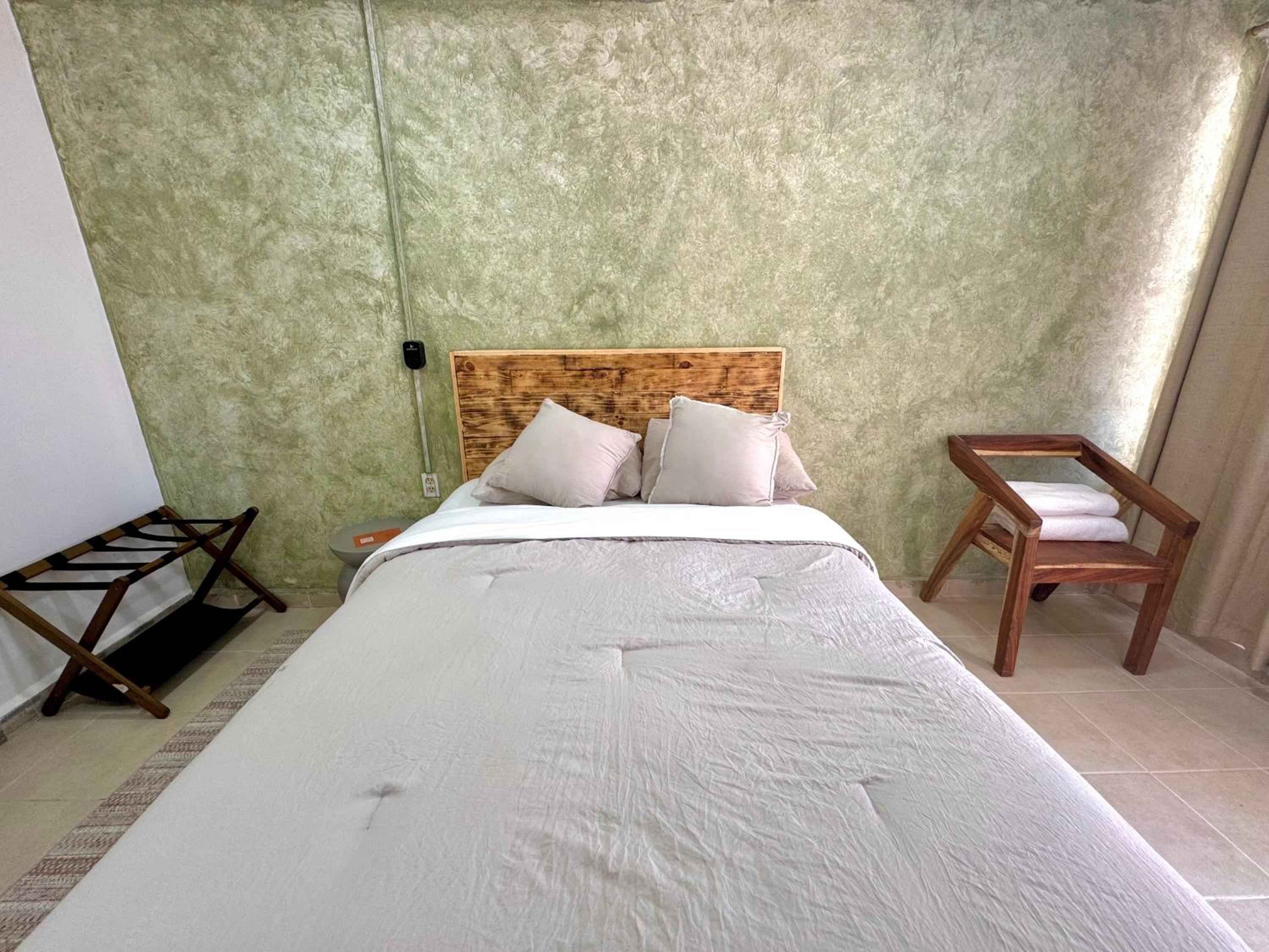 Single Room photo 3