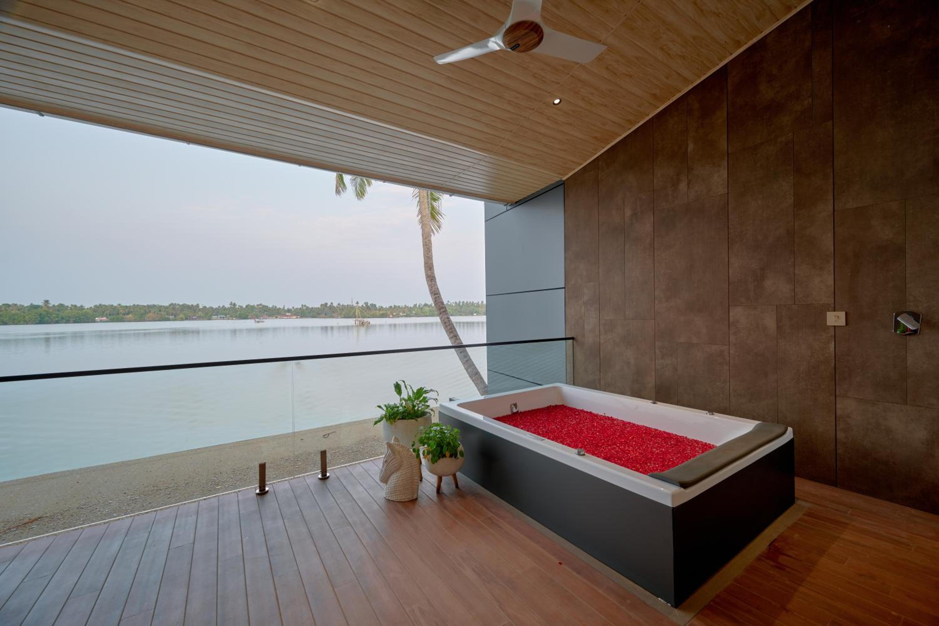 Deluxe Suite with Spa Bath - Photo 1