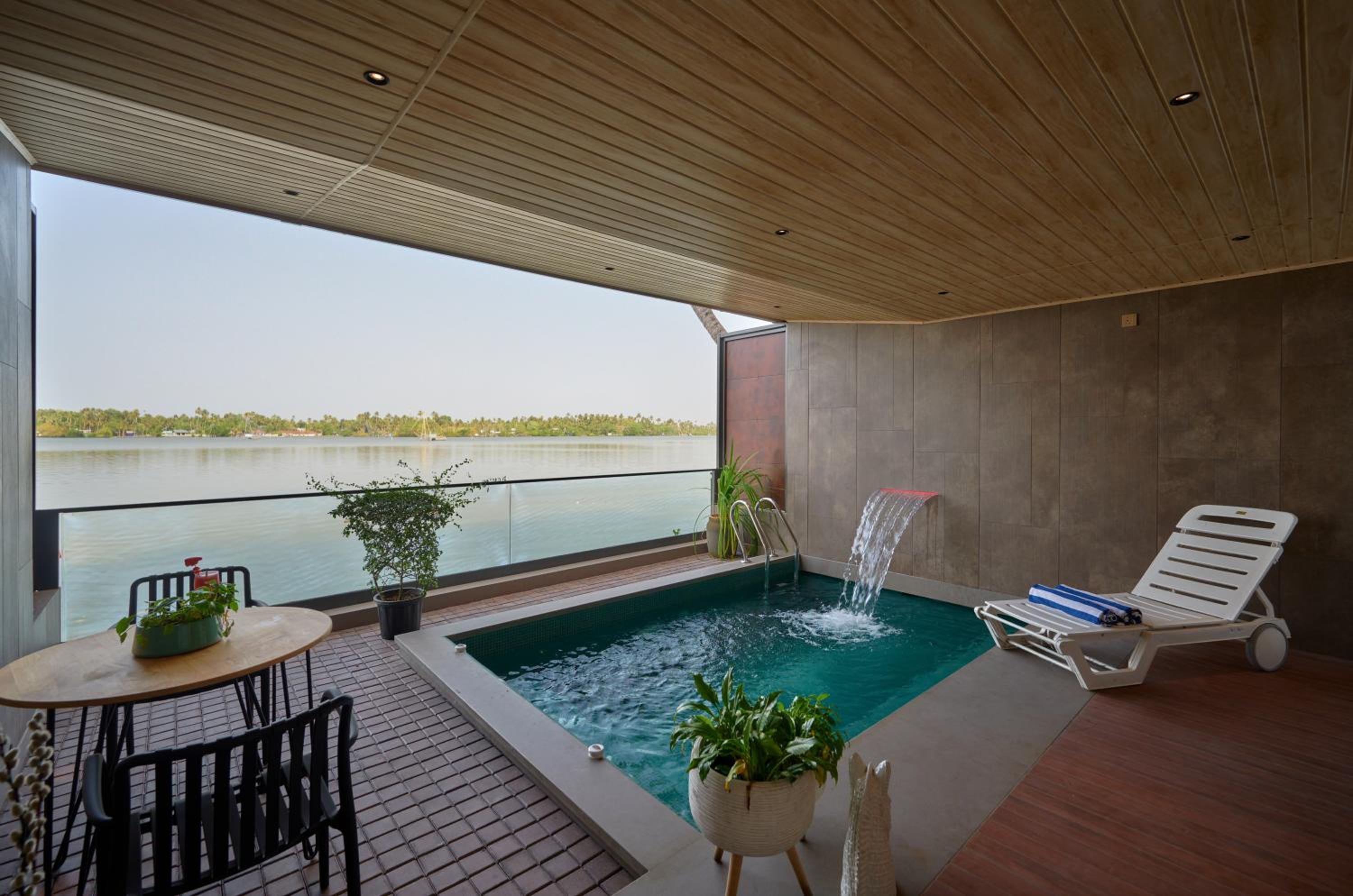Suite with Private Pool - Photo 3