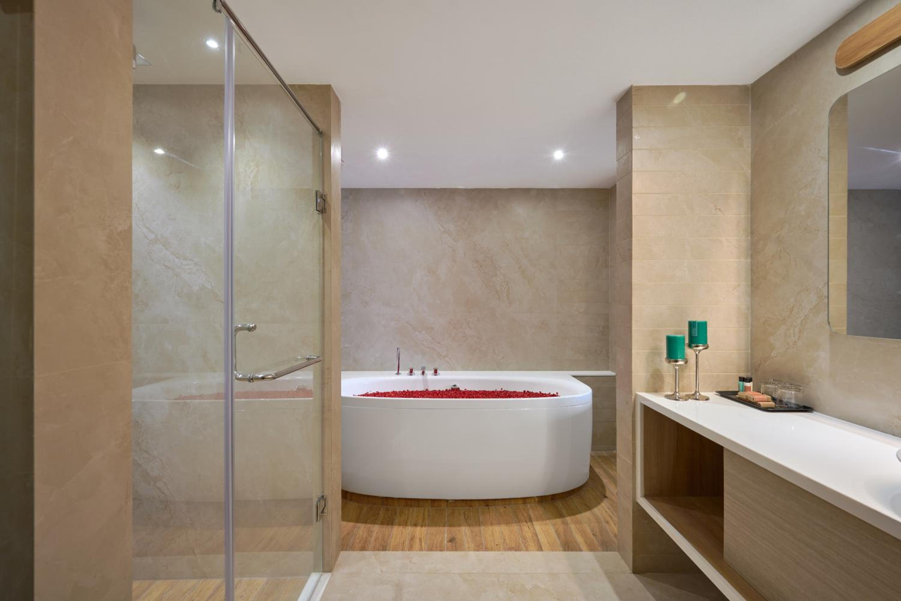 Suite with Private Pool - Photo 1