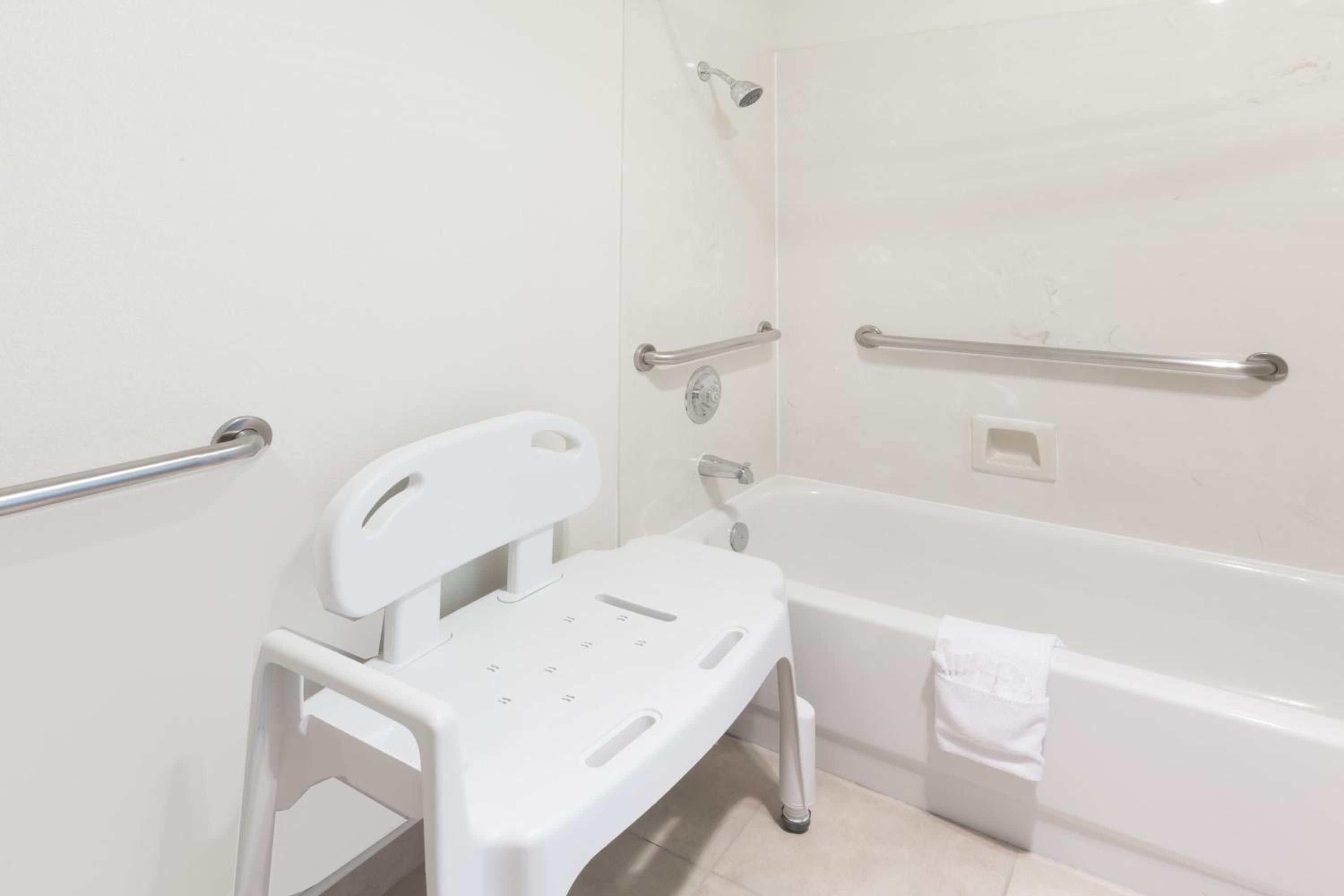 Queen Room - Disability Access/Non-Smoking - Photo 8