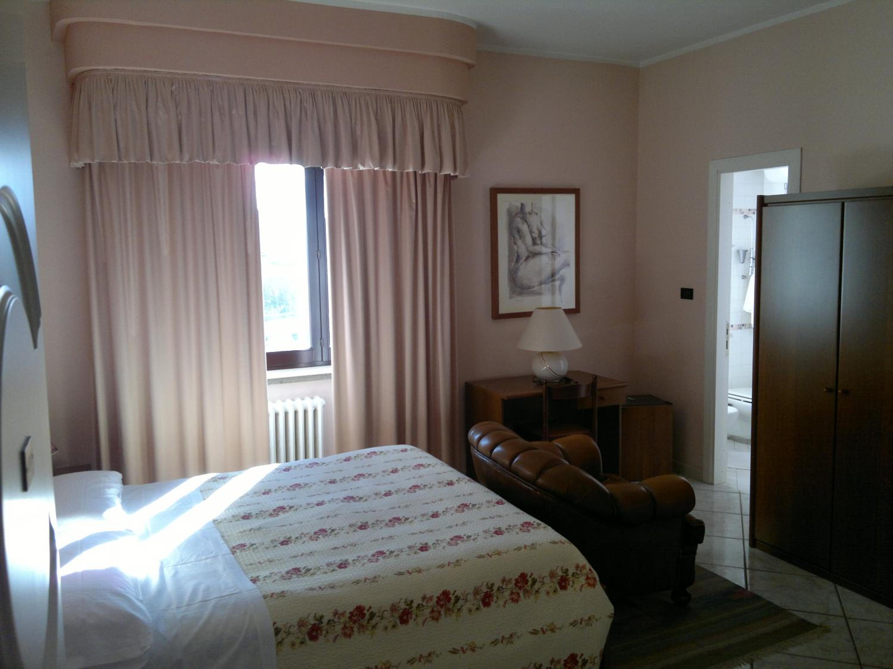 Double Room - Photo 7