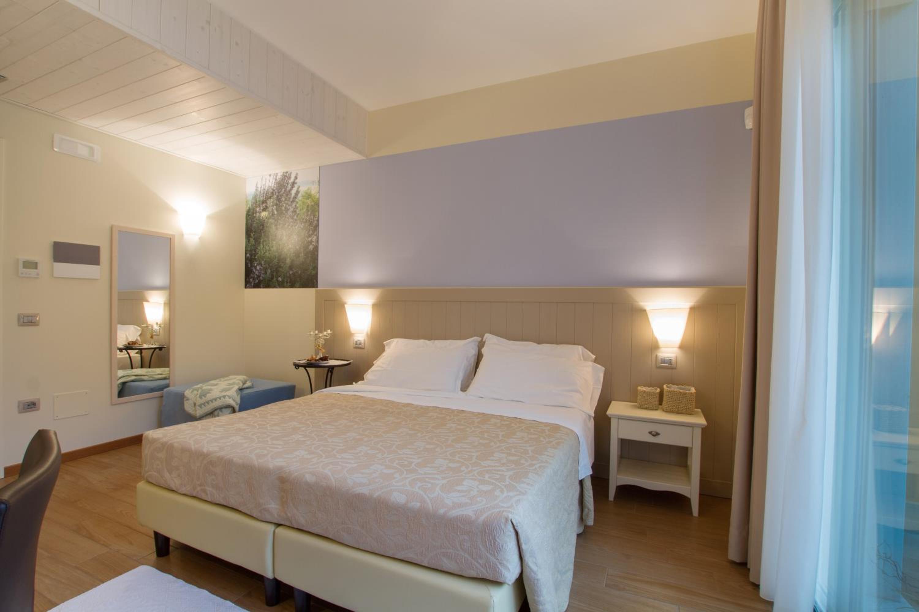Double Room with Pool View photo 2