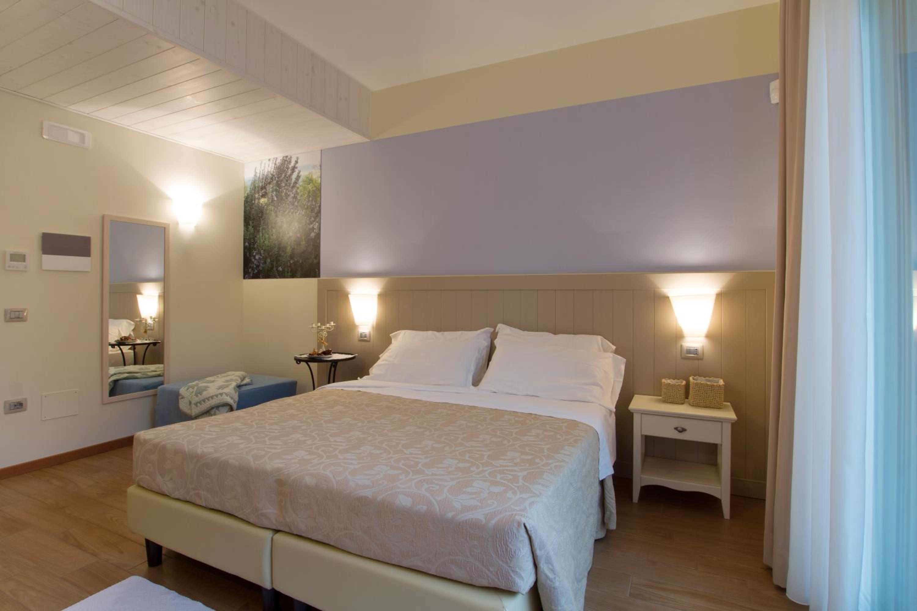 Double Room with Pool View photo 3