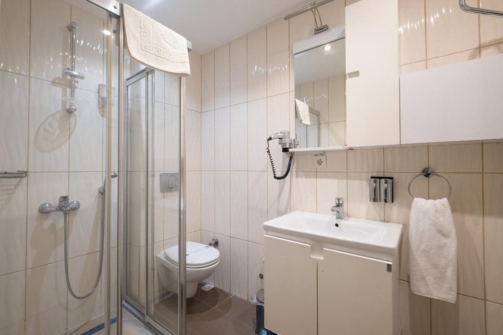 Classic One-Bedroom Apartment with King Bed photo 1