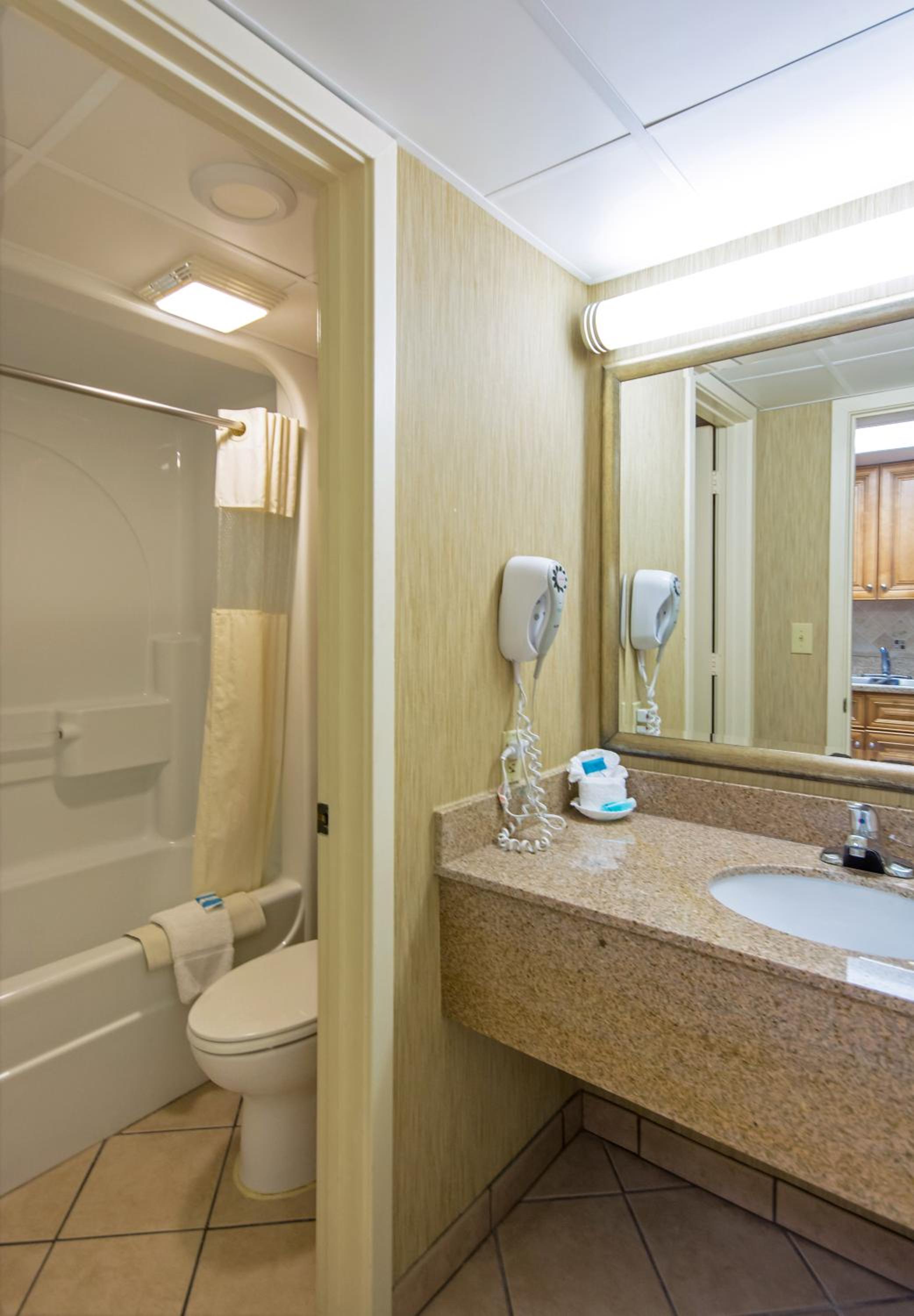 Oceanfront One Bedroom King Suite photo 3