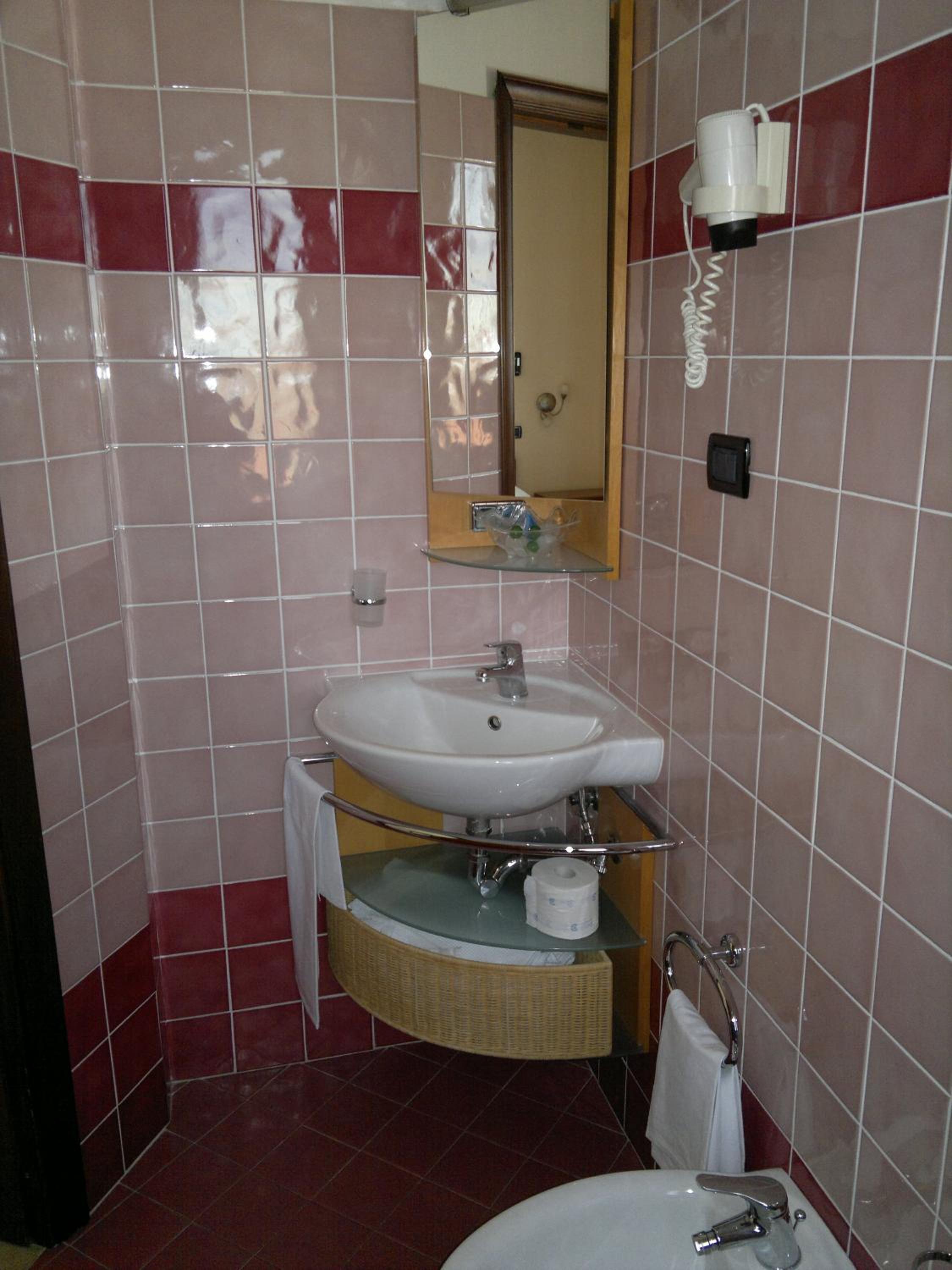Double Room - Photo 15