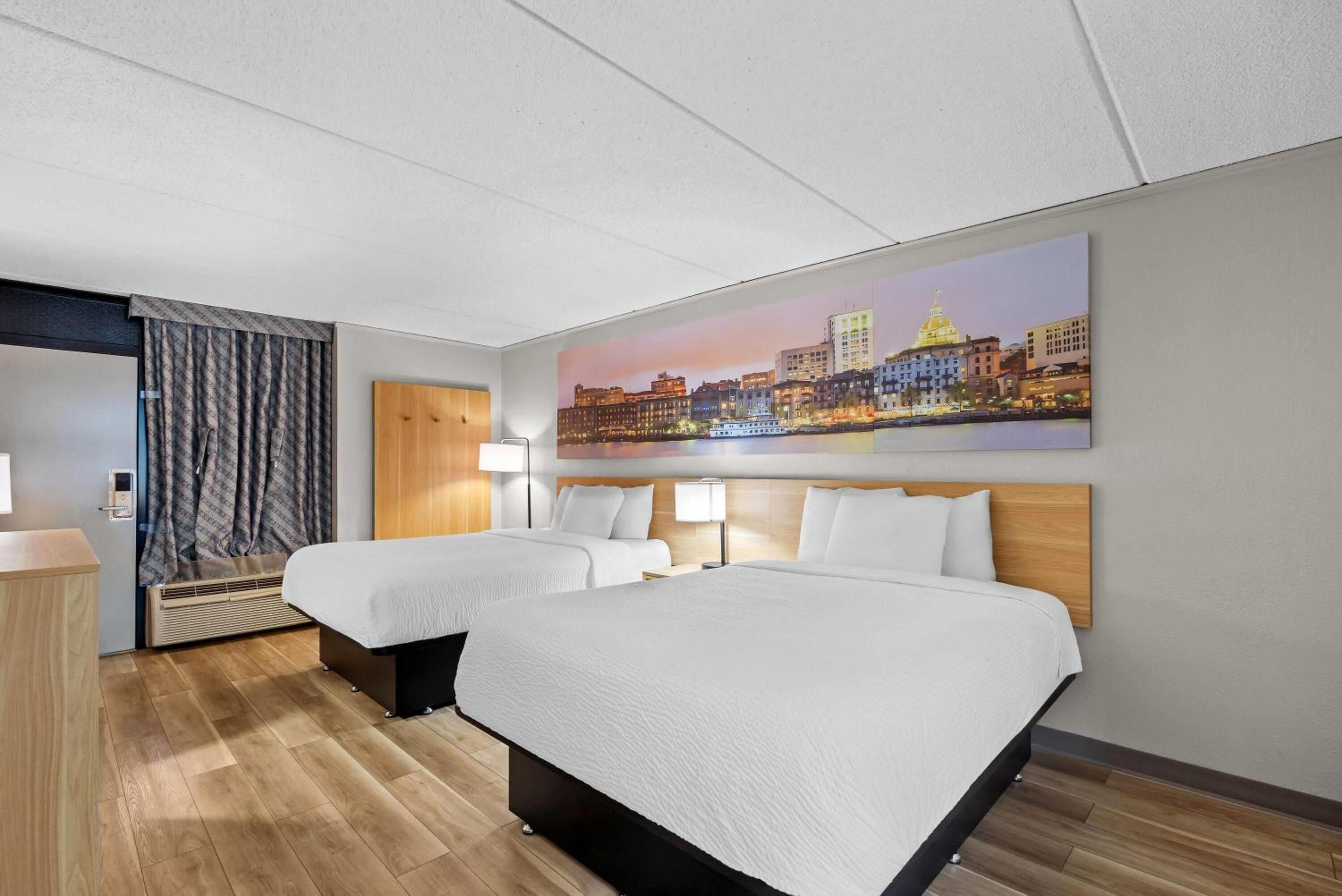 Queen Room with Two Queen Beds - Non-Smoking - Photo 1